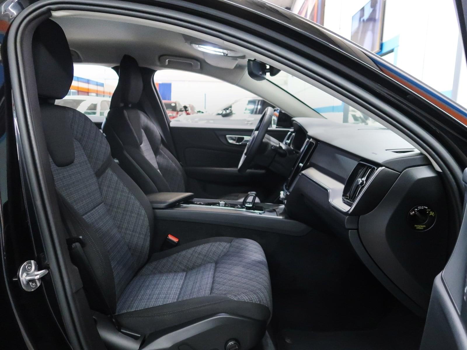 VOLVO V60 2.0 B4  CORE AUTO 197CV 27