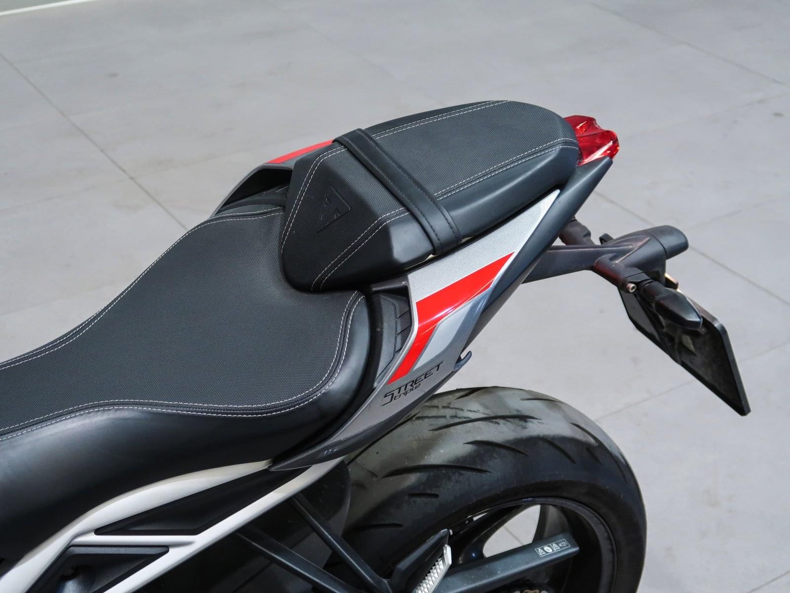TRIUMPH STREET TRIPLE RS 124CV 17 