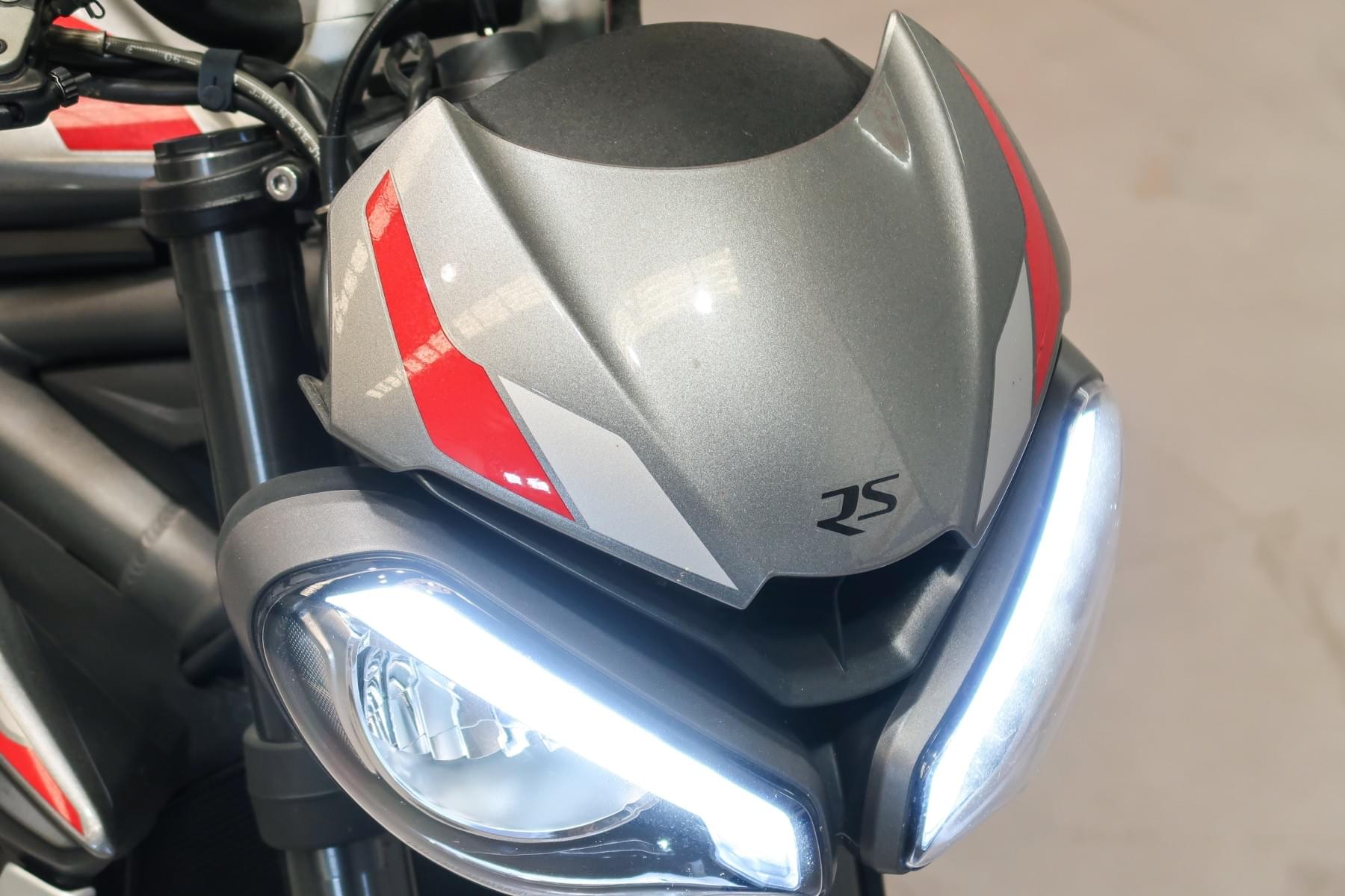 TRIUMPH STREET TRIPLE RS 124CV 10 