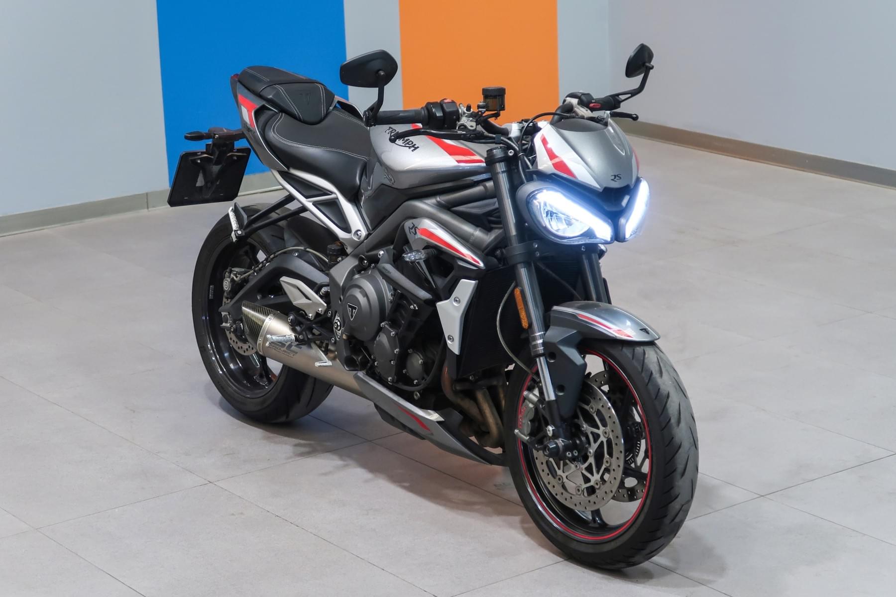 TRIUMPH STREET TRIPLE RS 124CV 11 