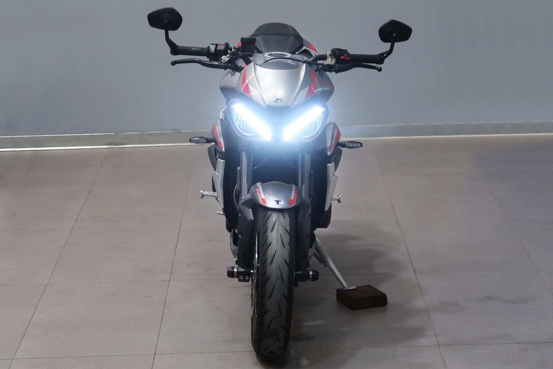 TRIUMPH STREET TRIPLE RS 124CV 2 