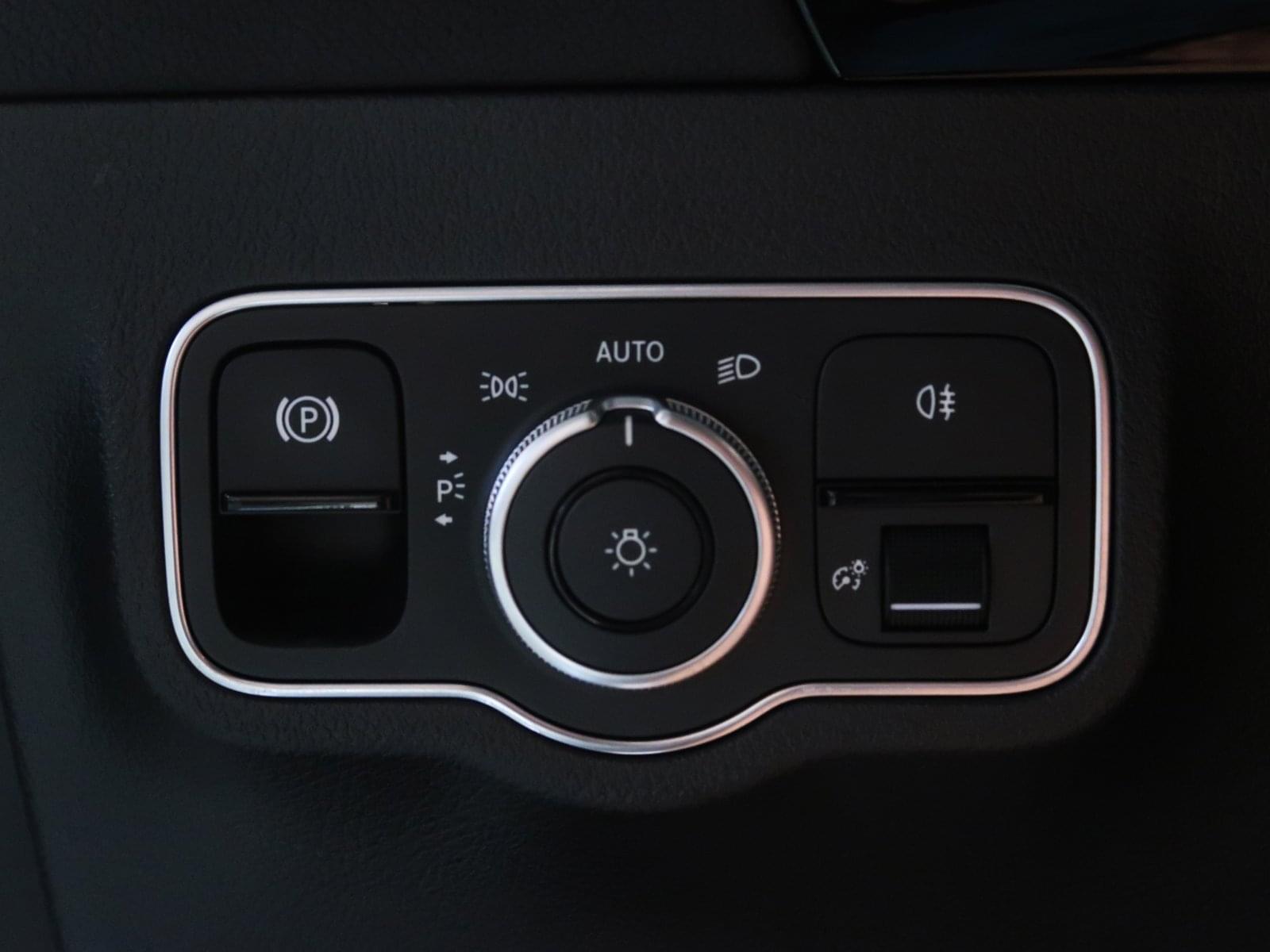 MERCEDES-BENZ CLASE GLA 200 D AMG LINE 150CV 29