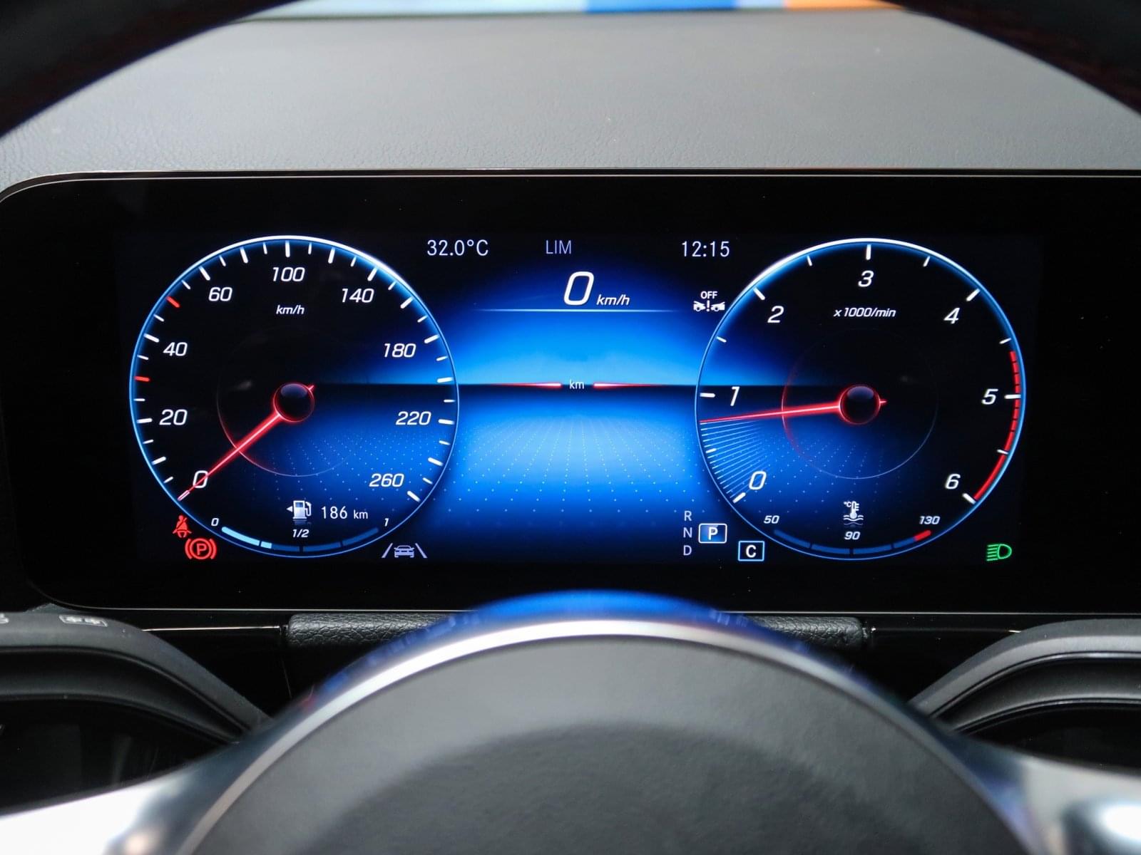 MERCEDES-BENZ CLASE GLA 200 D AMG LINE 150CV 32