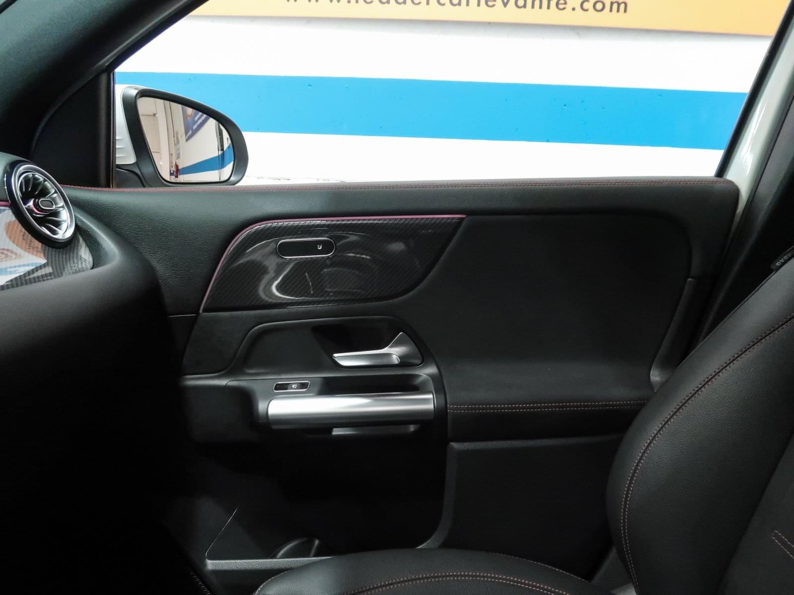 MERCEDES-BENZ CLASE GLA 200 D AMG LINE 150CV 34