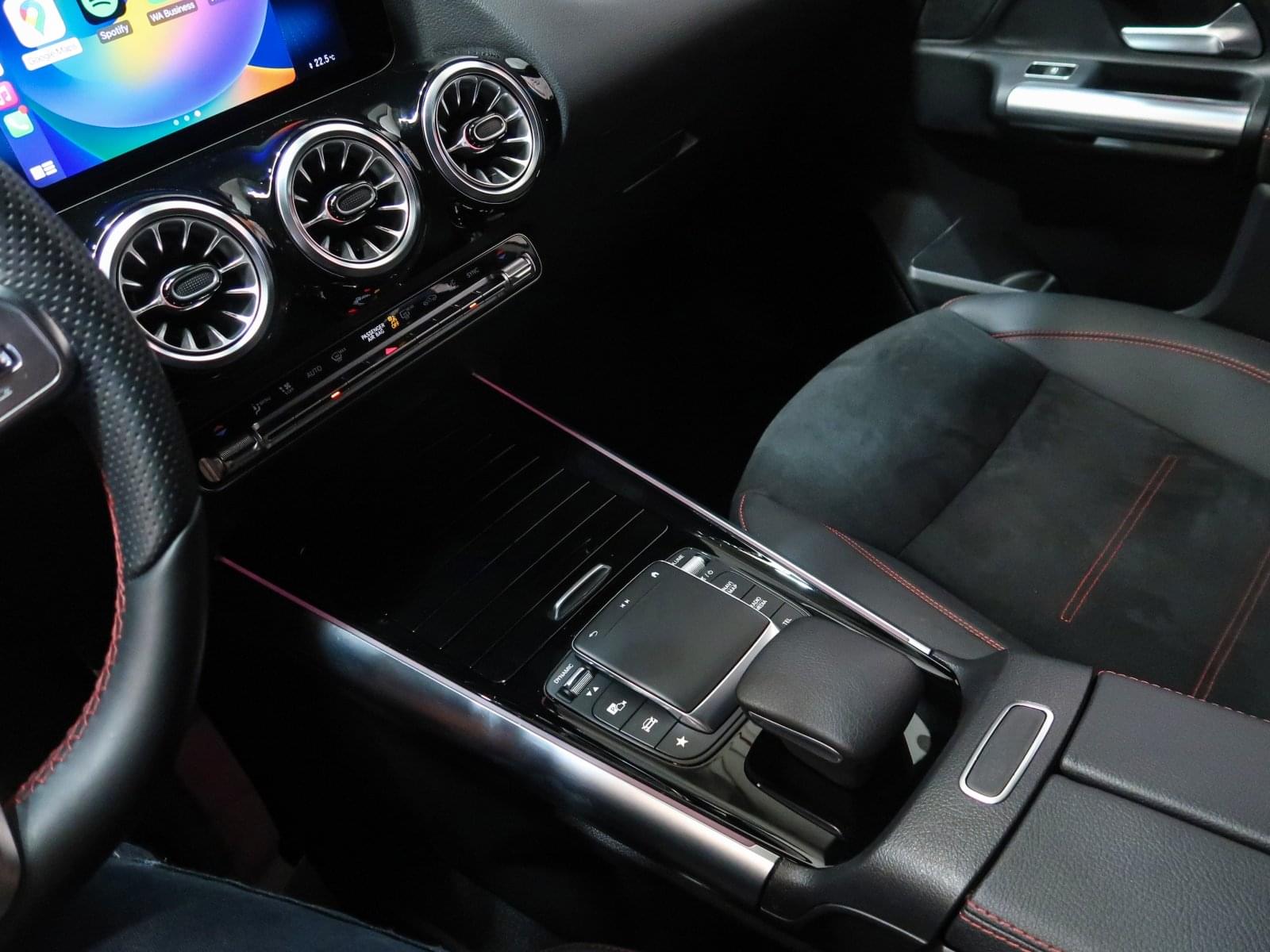 MERCEDES-BENZ CLASE GLA 200 D AMG LINE 150CV 39