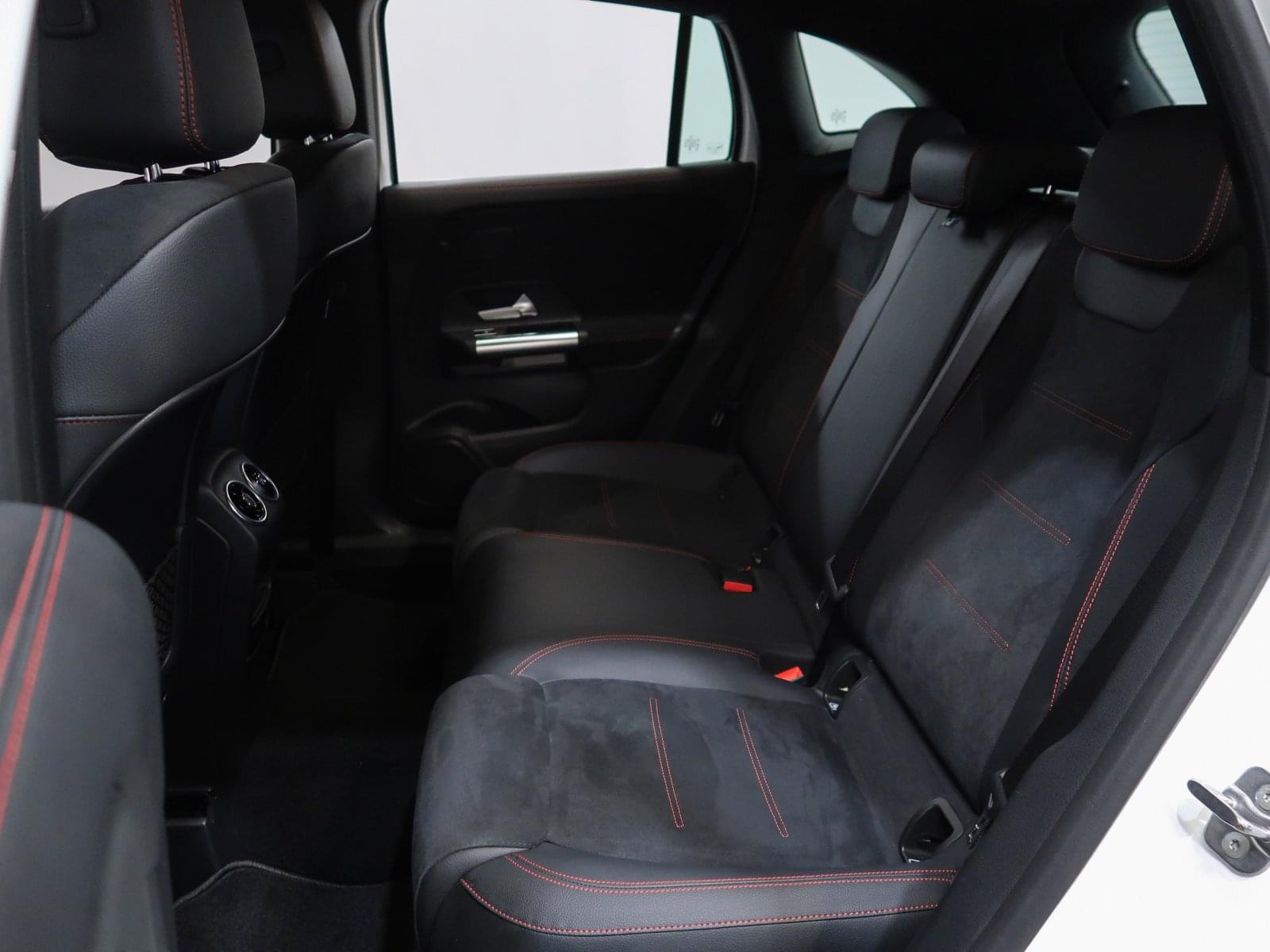 MERCEDES-BENZ CLASE GLA 200 D AMG LINE 150CV 23