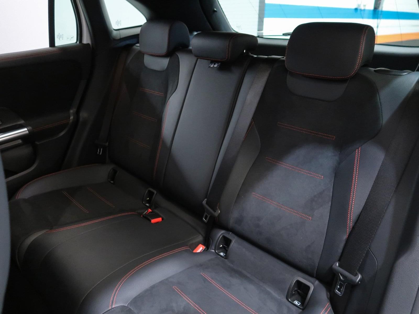 MERCEDES-BENZ CLASE GLA 200 D AMG LINE 150CV 19