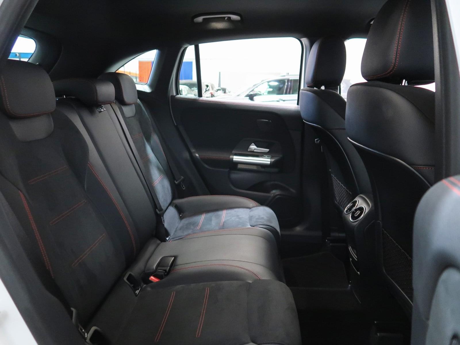 MERCEDES-BENZ CLASE GLA 200 D AMG LINE 150CV 24