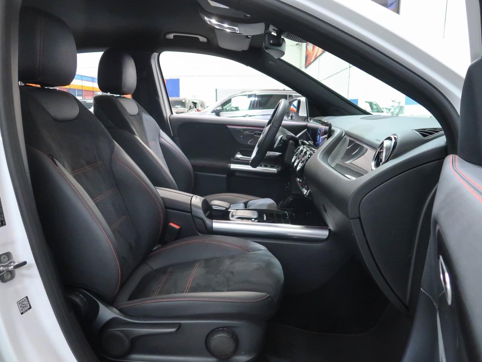 MERCEDES-BENZ CLASE GLA 200 D AMG LINE 150CV 26