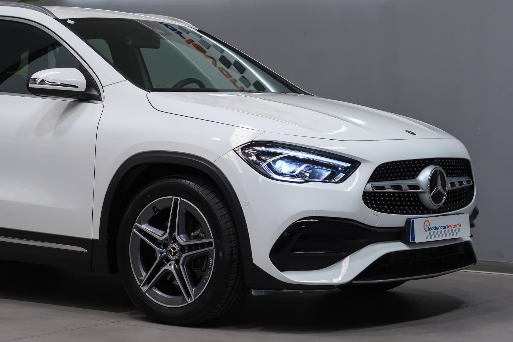 MERCEDES-BENZ CLASE GLA 200 D AMG LINE 150CV 8