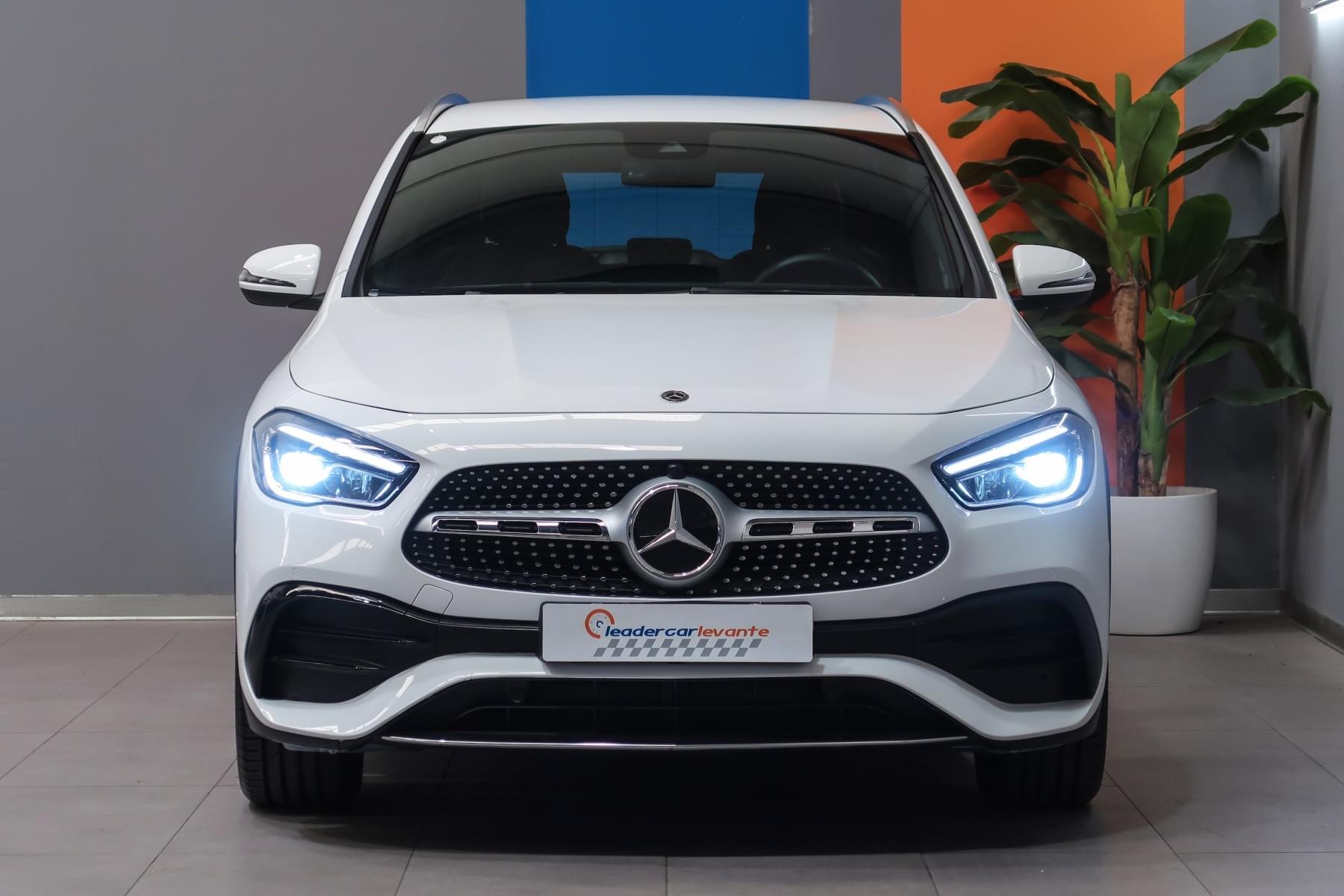 MERCEDES-BENZ CLASE GLA 200 D AMG LINE 150CV 4