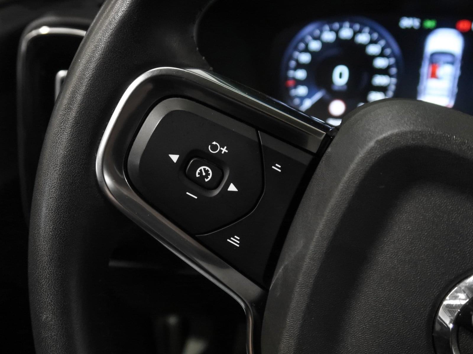 VOLVO XC40 R DESIGN RECHARGE 262CV 36 
