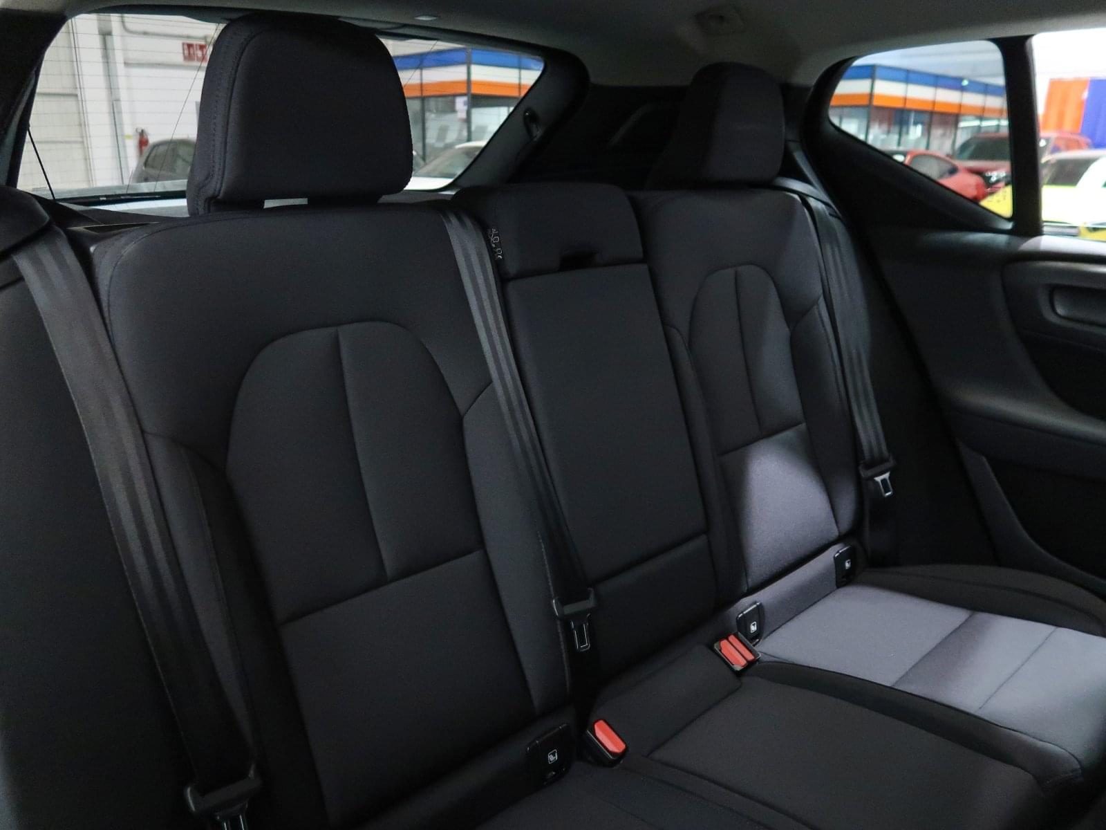 VOLVO XC40 R DESIGN RECHARGE 262CV 26 
