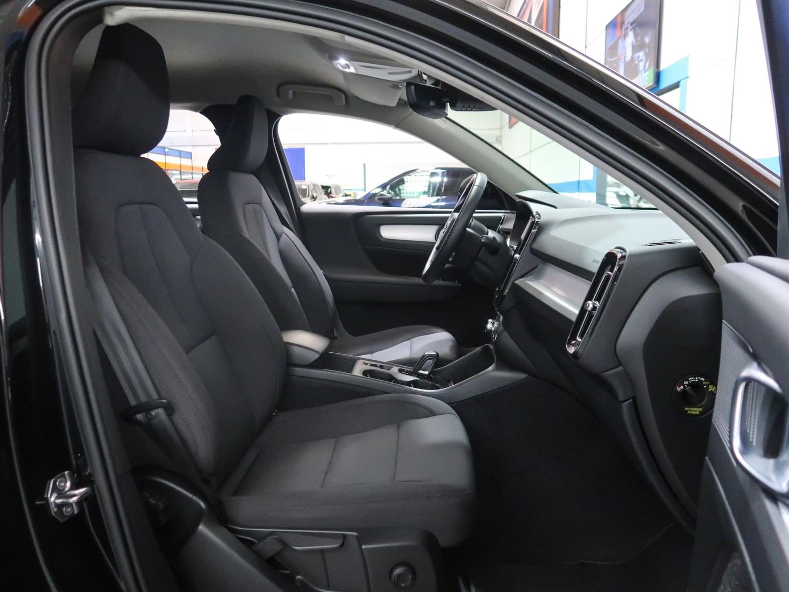 VOLVO XC40 R DESIGN RECHARGE 262CV 27 