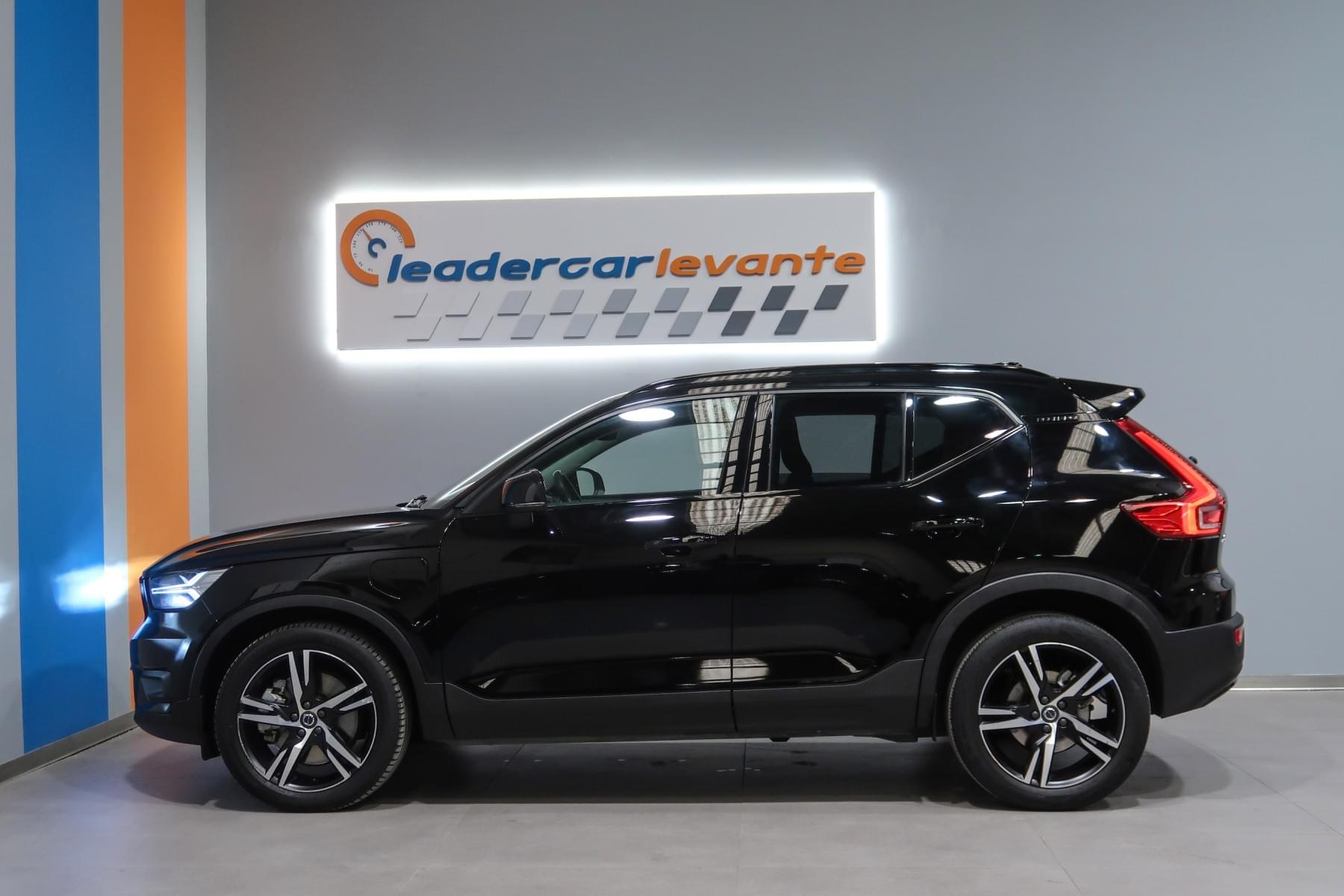 VOLVO XC40 R DESIGN RECHARGE 262CV 10 