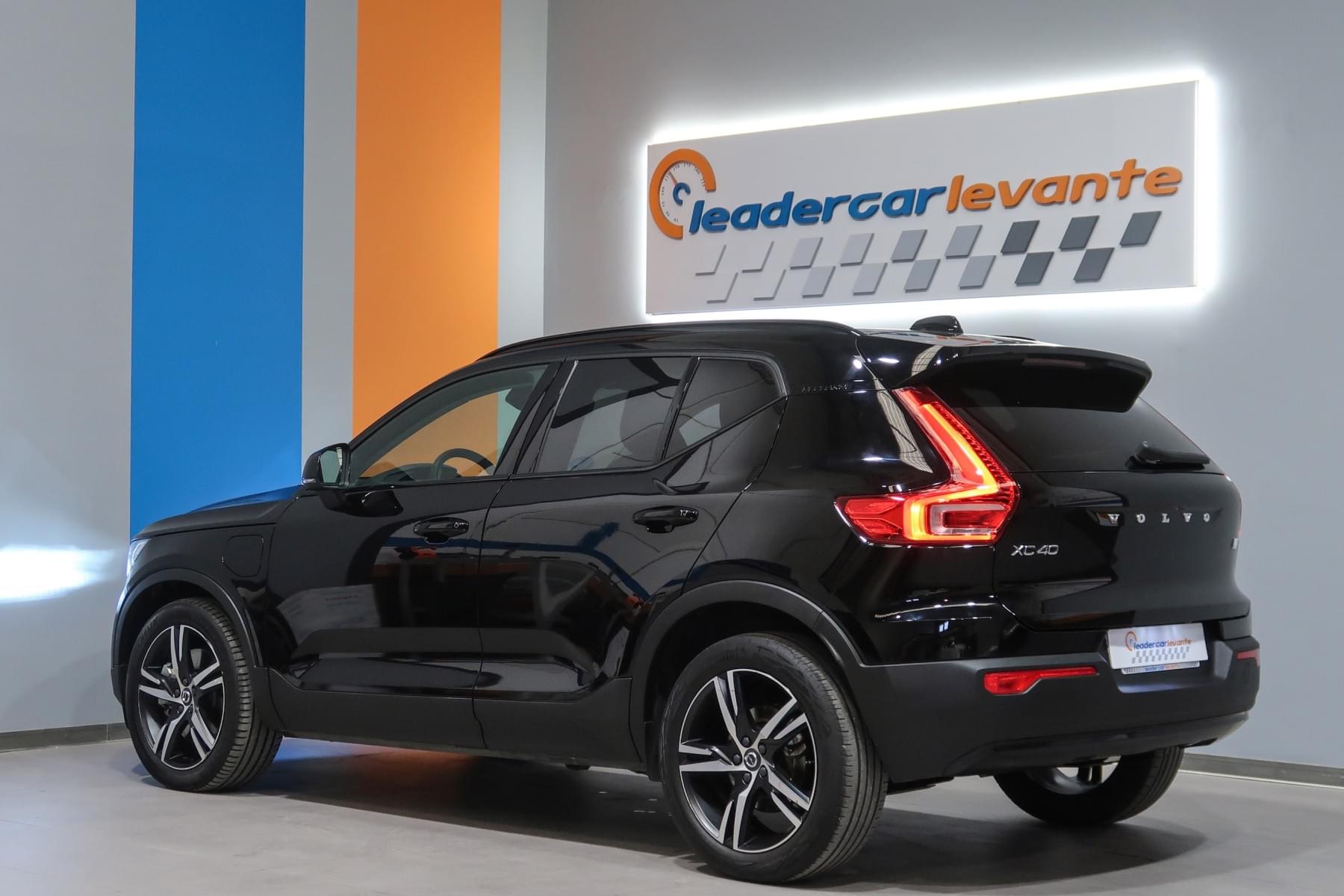 VOLVO XC40 R DESIGN RECHARGE 262CV 11 