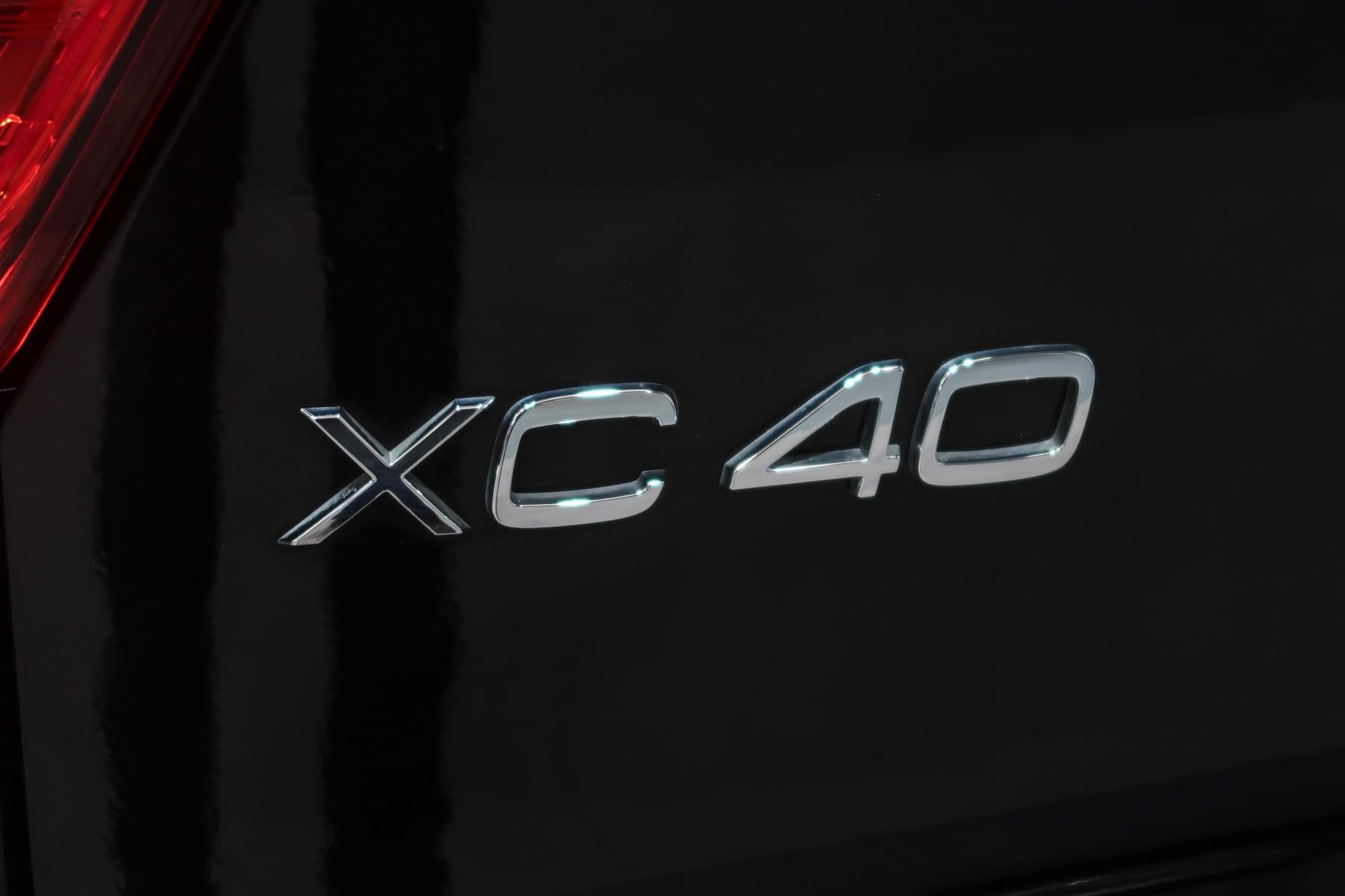 VOLVO XC40 R DESIGN RECHARGE 262CV 14 
