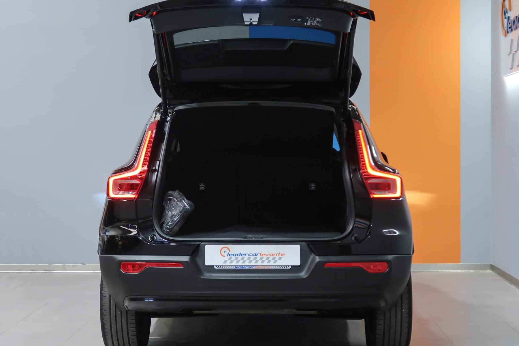 VOLVO XC40 R DESIGN RECHARGE 262CV 16 