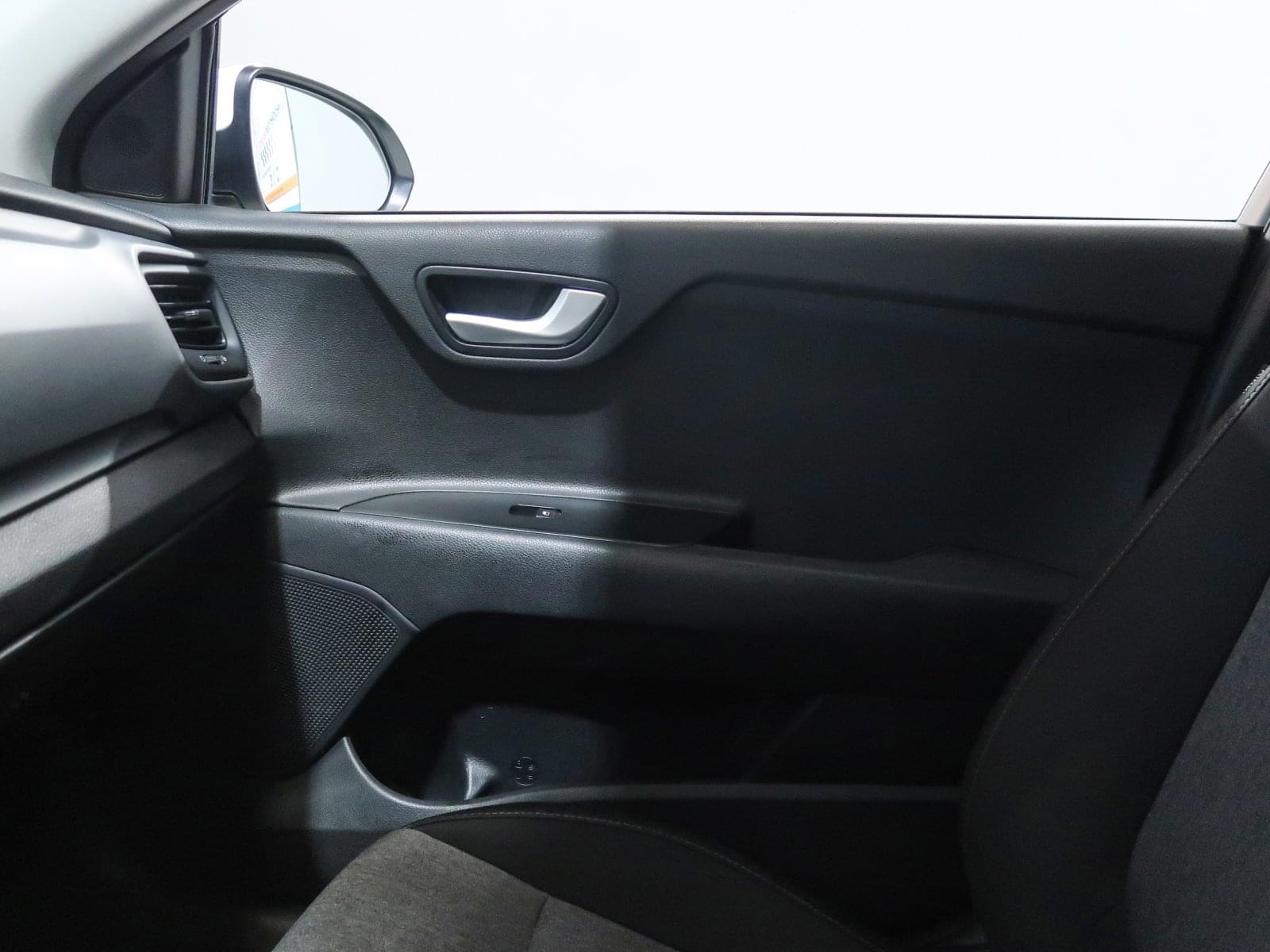 KIA STONIC 1.2 DPI 84CV CONCEPT 29 
