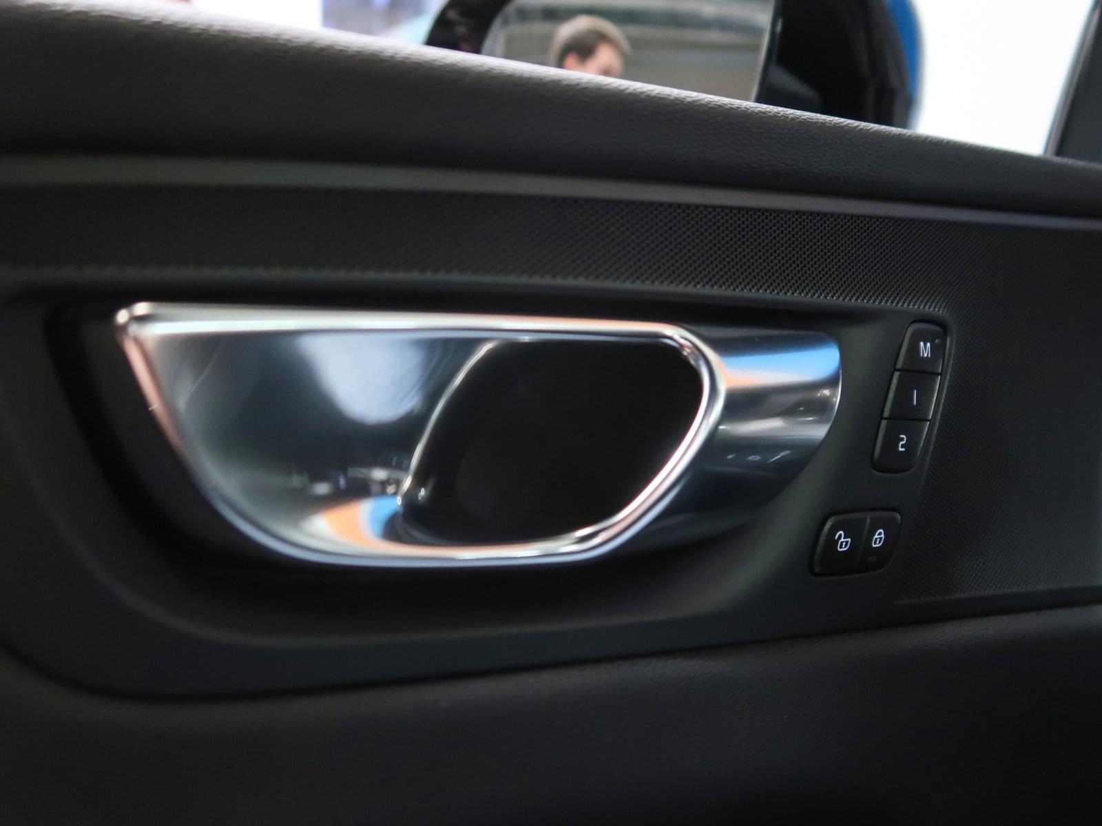 VOLVO XC60 2.0 T6 AWD RECHARGE R-DESIGN EXP AUTO 33