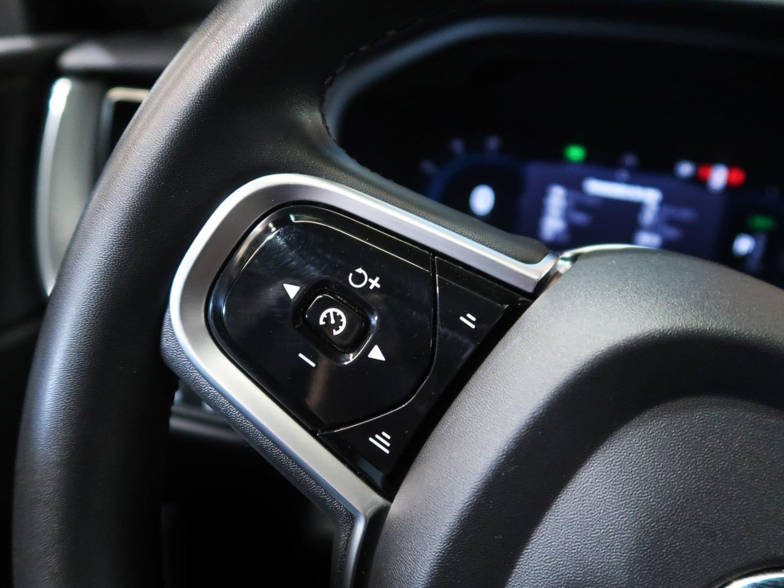 VOLVO XC60 2.0 T6 AWD RECHARGE R-DESIGN EXP AUTO 35