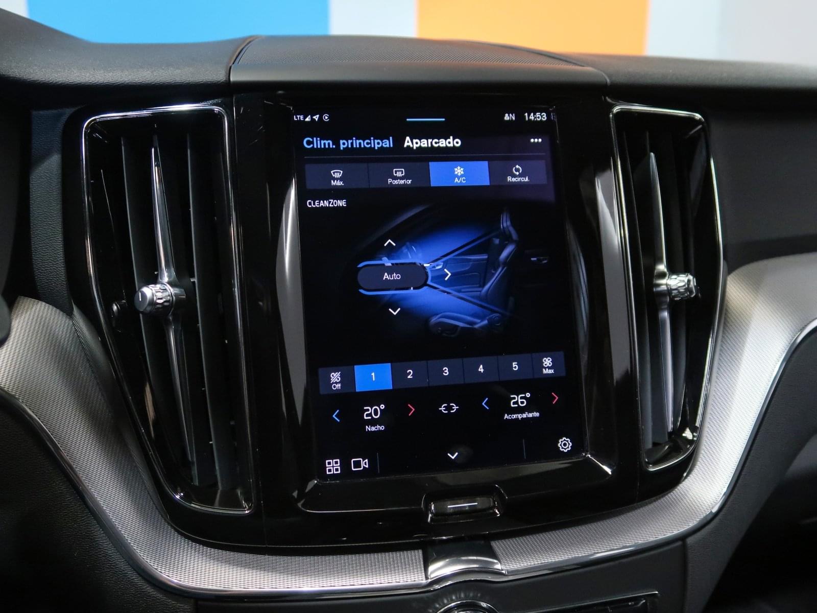 VOLVO XC60 2.0 T6 AWD RECHARGE R-DESIGN EXP AUTO 40