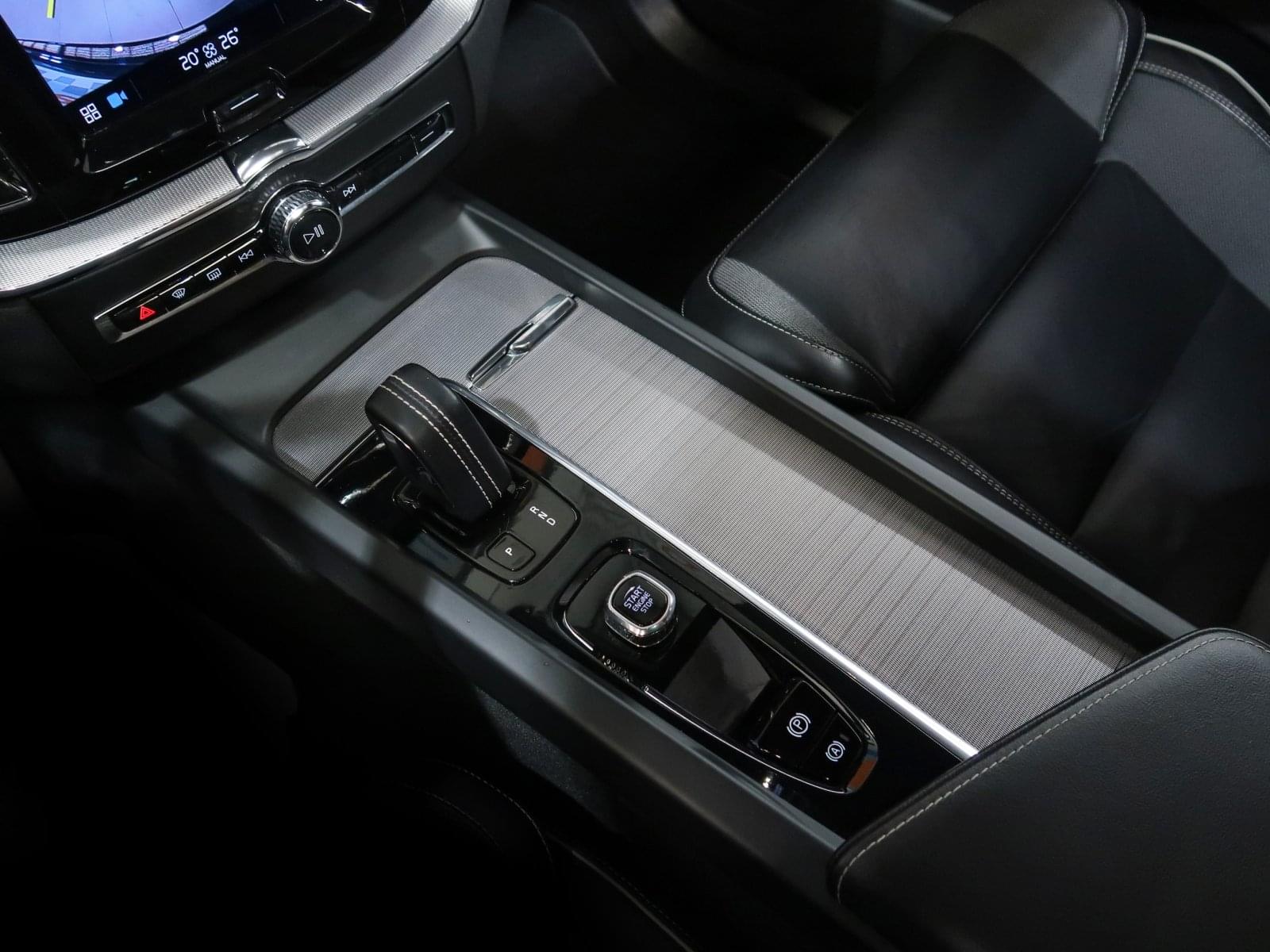 VOLVO XC60 2.0 T6 AWD RECHARGE R-DESIGN EXP AUTO 43