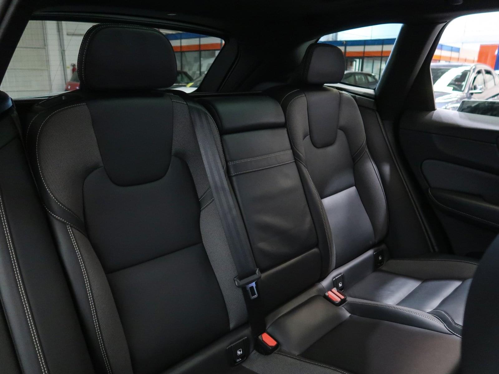 VOLVO XC60 2.0 T6 AWD RECHARGE R-DESIGN EXP AUTO 26