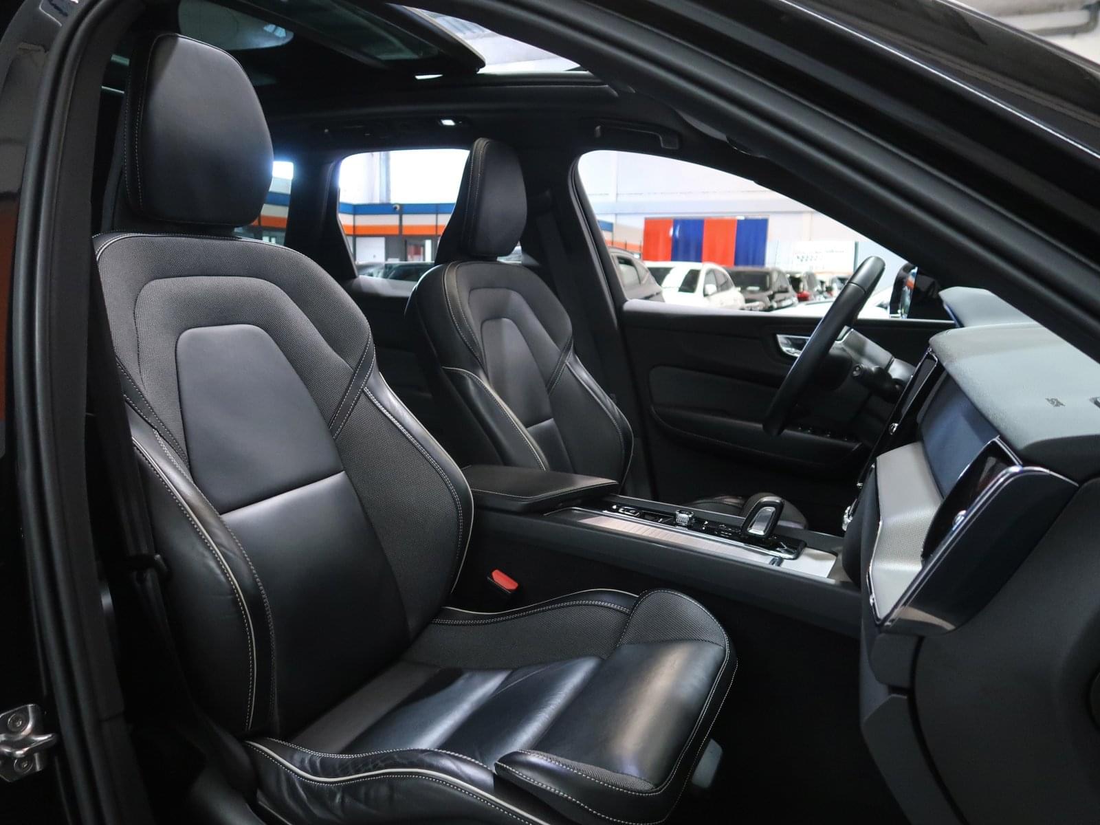 VOLVO XC60 2.0 T6 AWD RECHARGE R-DESIGN EXP AUTO 28