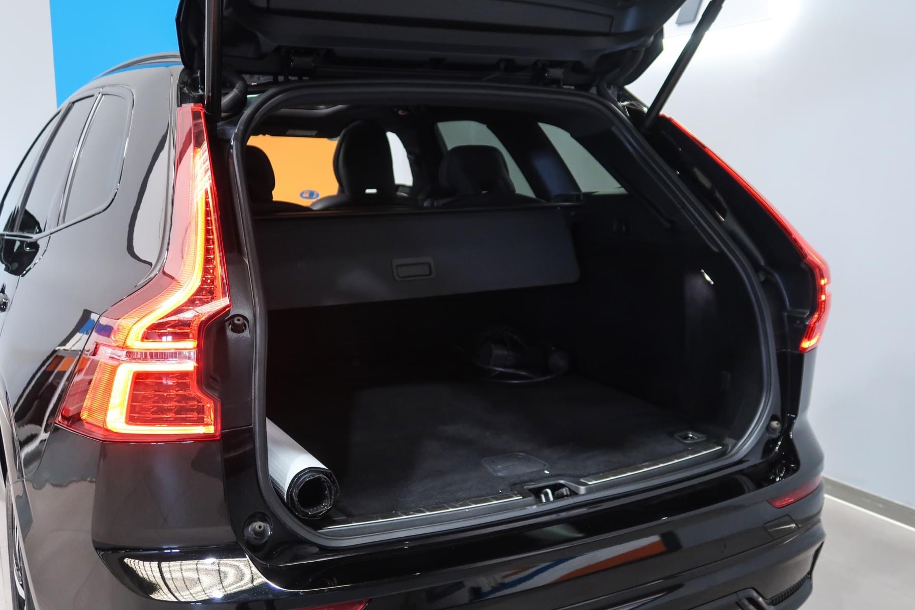 VOLVO XC60 2.0 T6 AWD RECHARGE R-DESIGN EXP AUTO 16