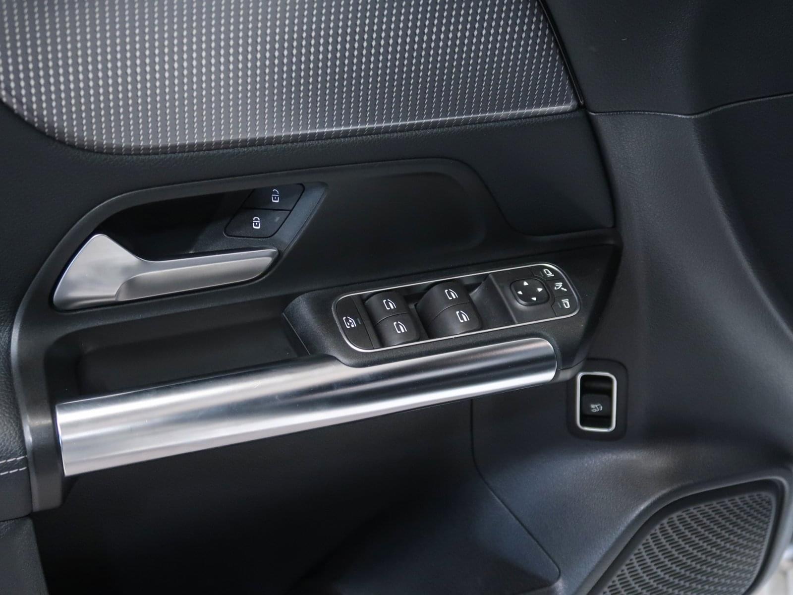 MERCEDES-BENZ CLASE B 200 D 150CV 31