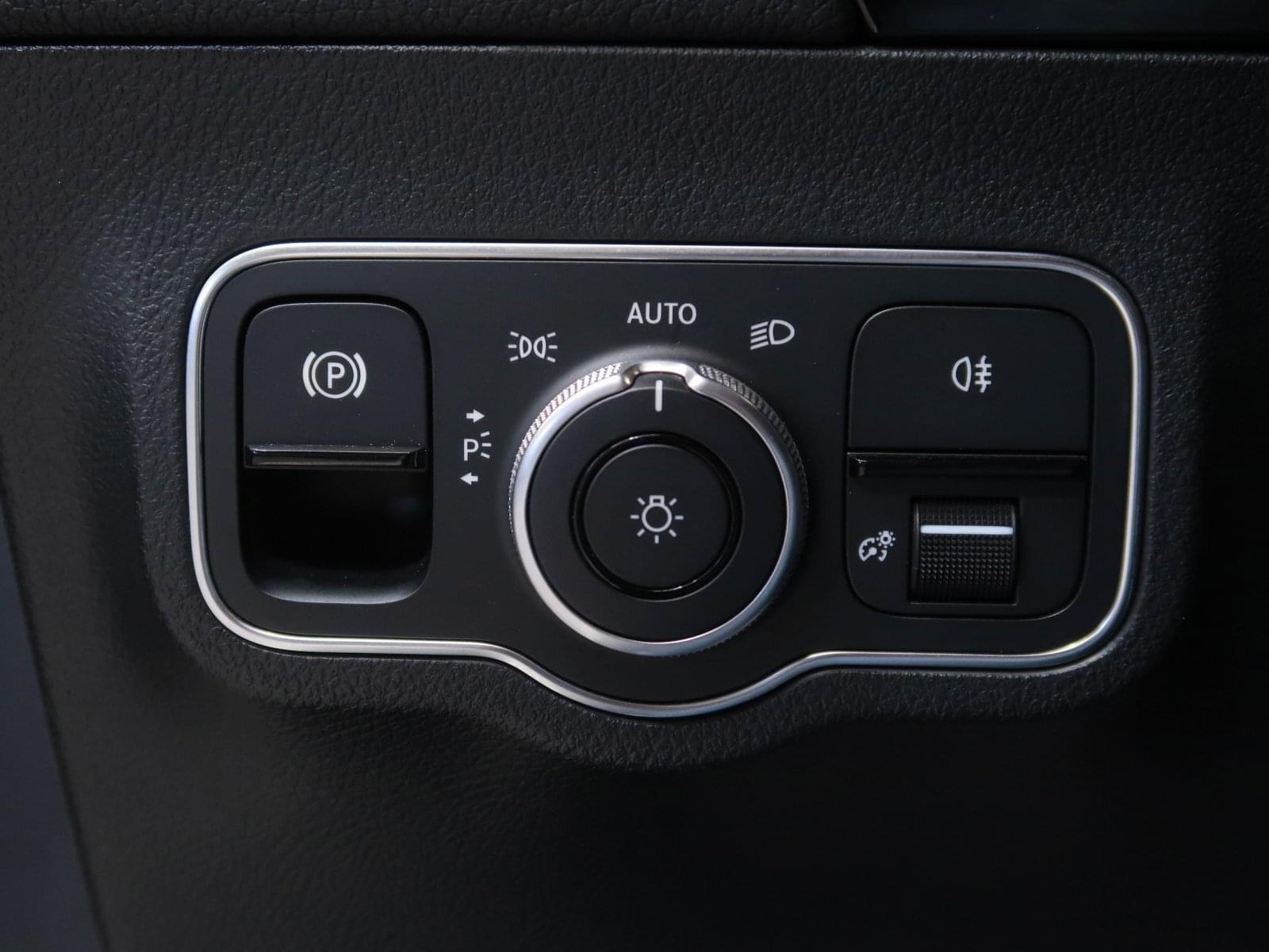 MERCEDES-BENZ CLASE B 200 D 150CV 33