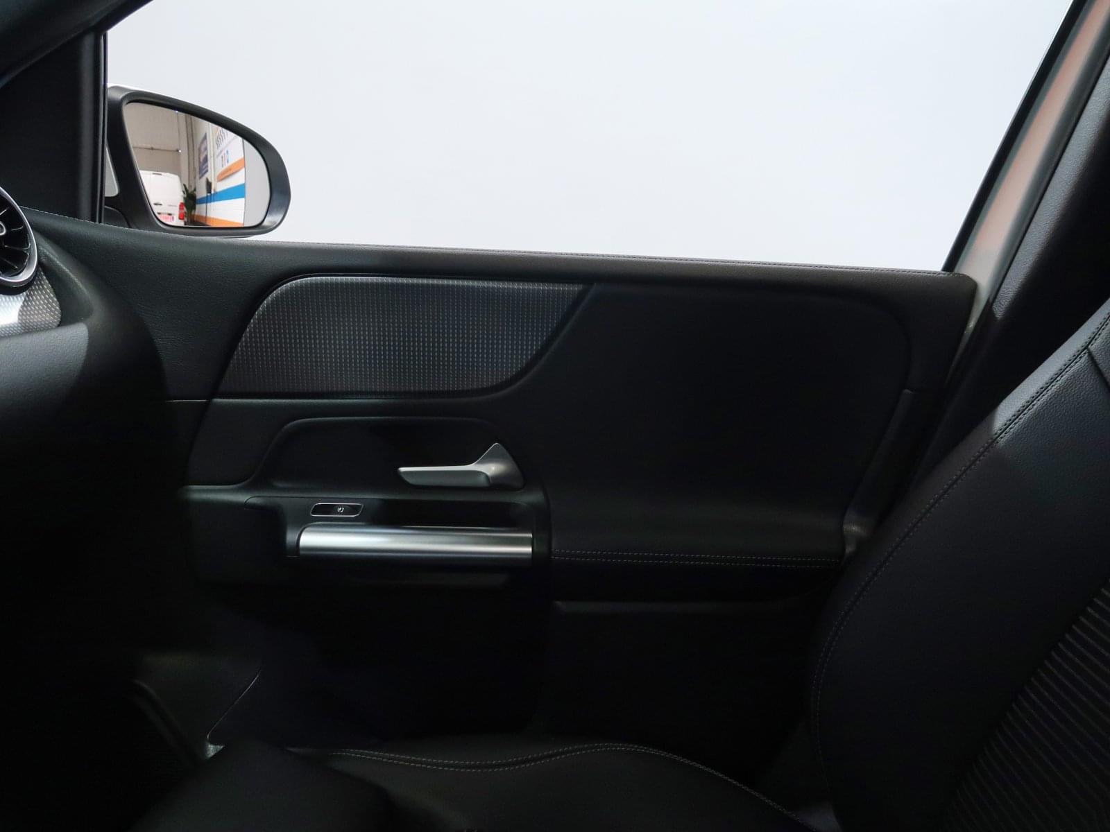 MERCEDES-BENZ CLASE B 200 D 150CV 38