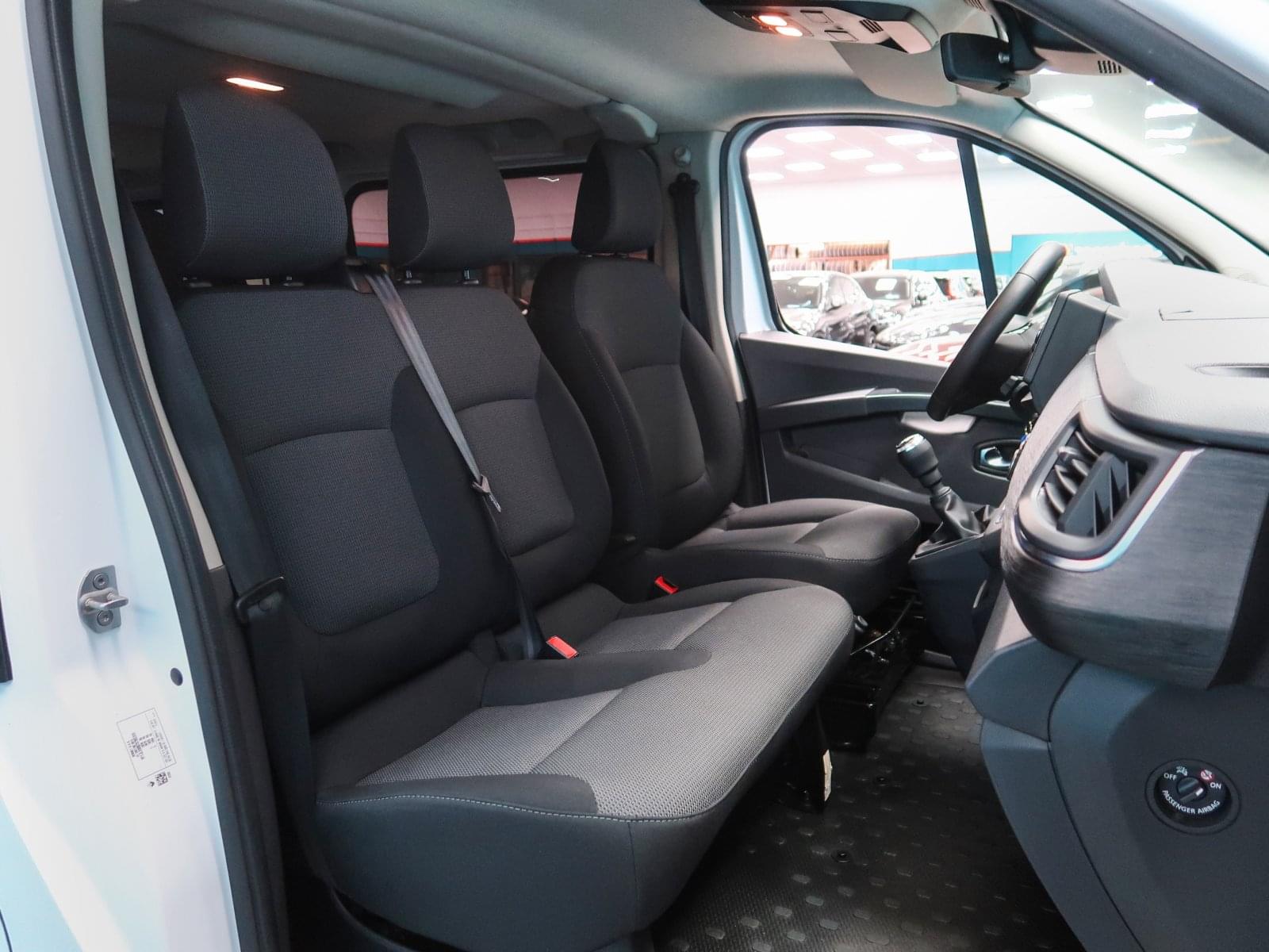 RENAULT TRAFIC MIXTO N15/6 LARGO ENERGY BLUE DCI 150CV 23 