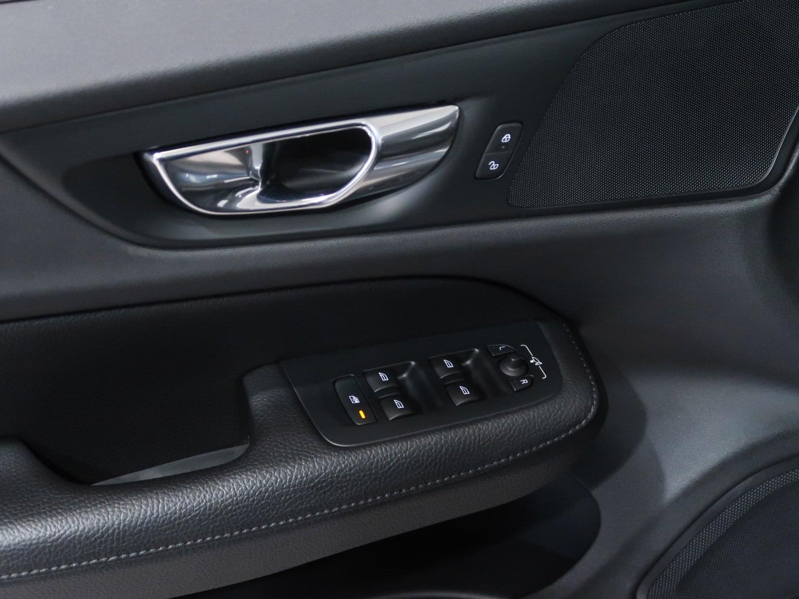 VOLVO V60 2.0 B4 AWD 197CV MOMENTUM 30