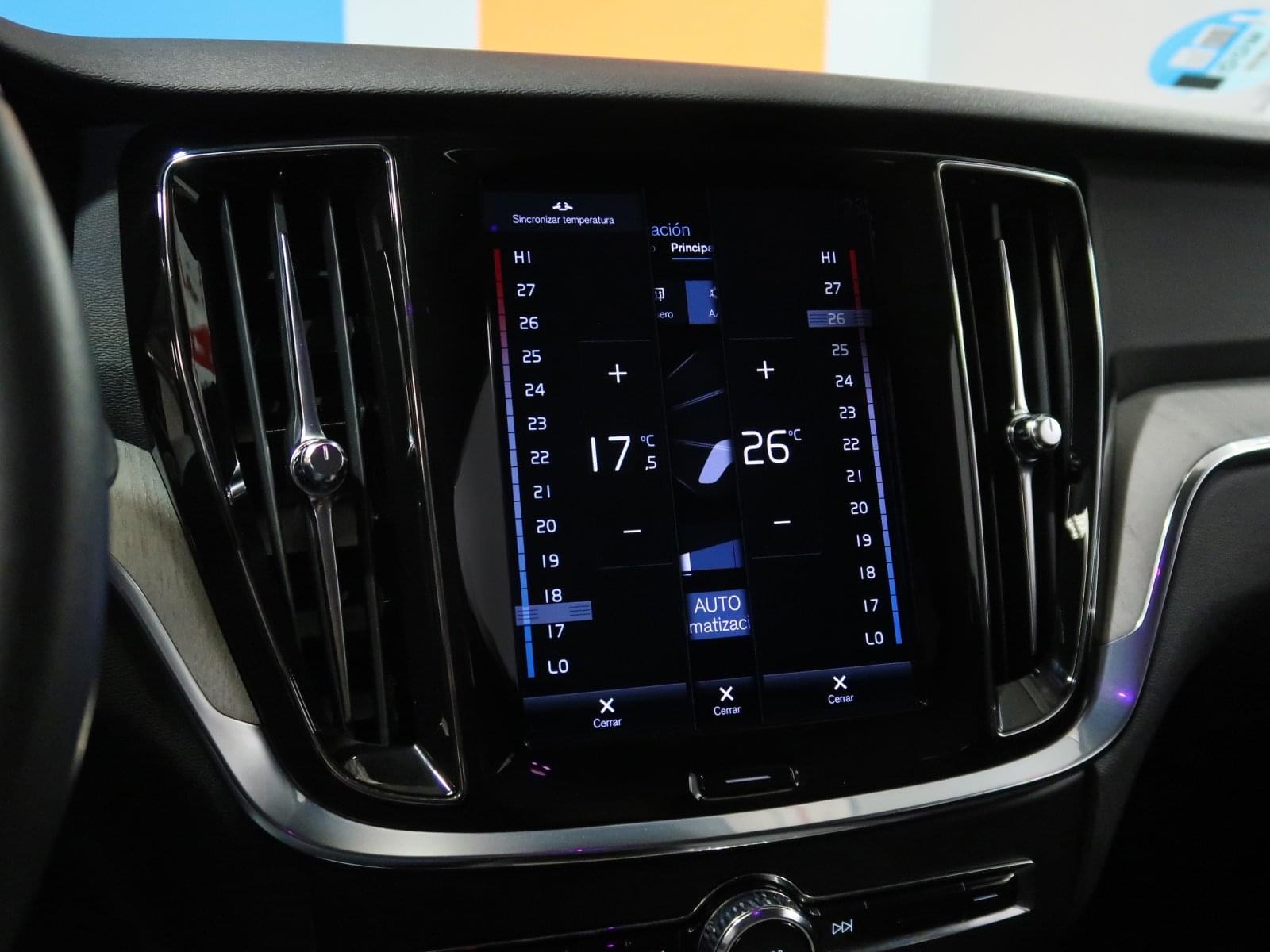 VOLVO V60 2.0 B4 AWD 197CV MOMENTUM 40