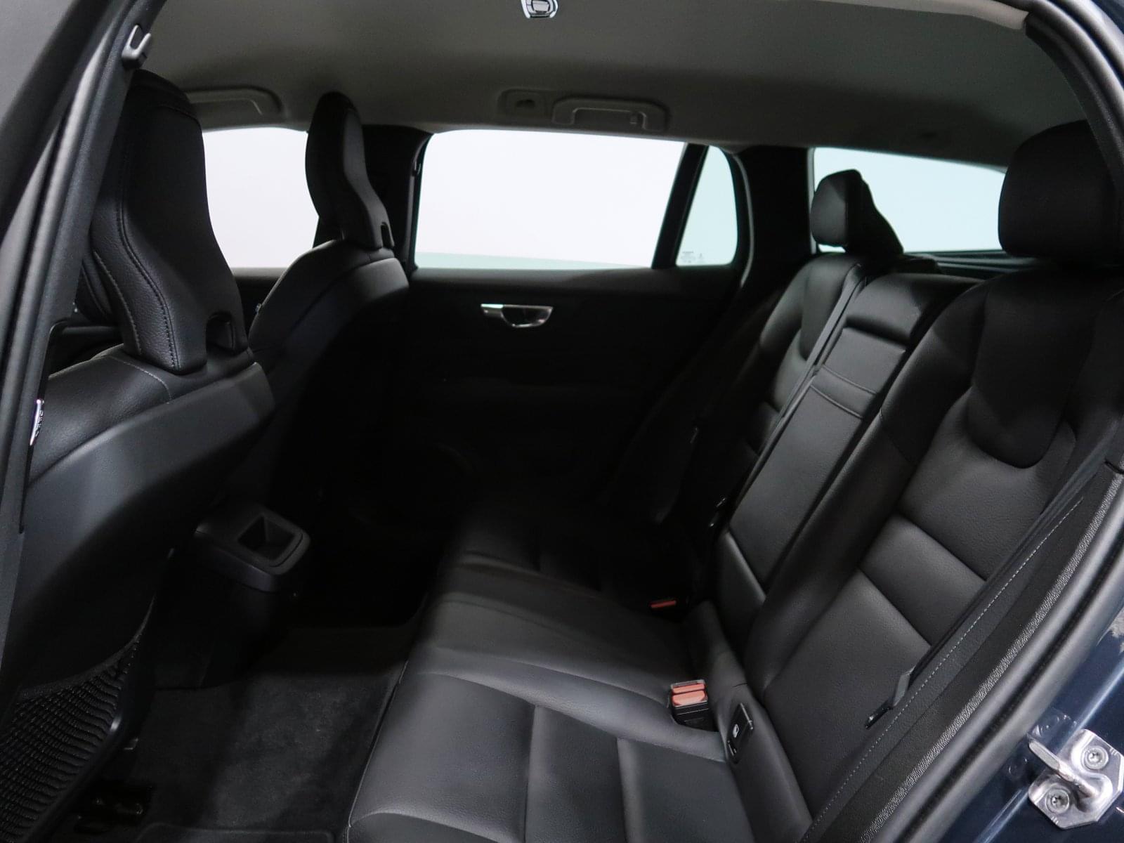 VOLVO V60 2.0 B4 AWD 197CV MOMENTUM 23