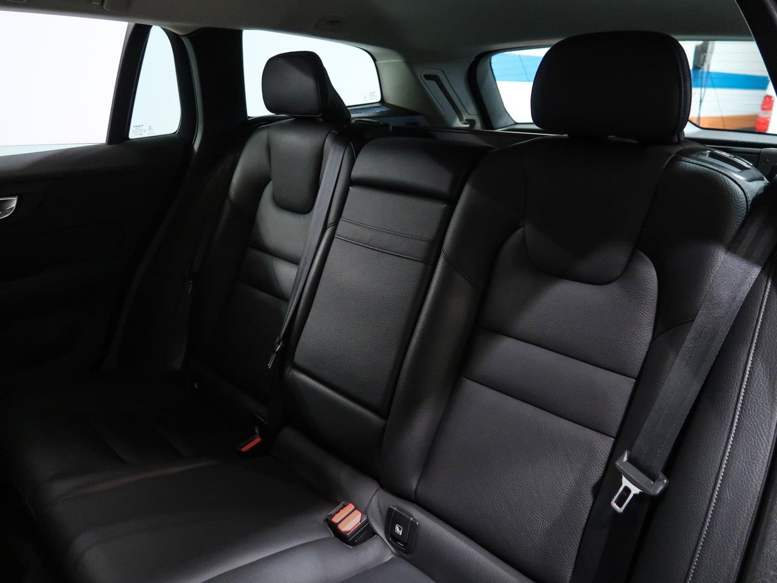 VOLVO V60 2.0 B4 AWD 197CV MOMENTUM 20