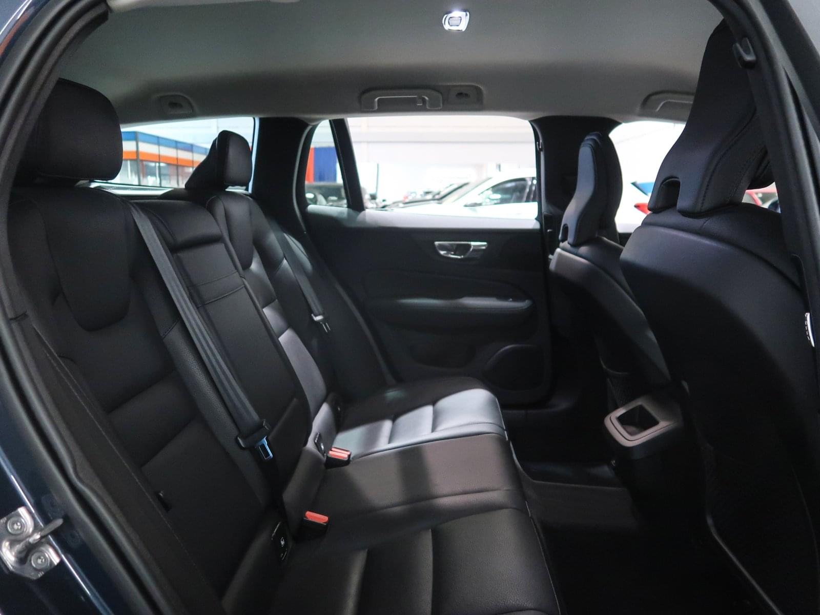 VOLVO V60 2.0 B4 AWD 197CV MOMENTUM 24