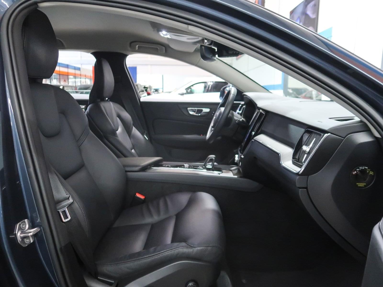 VOLVO V60 2.0 B4 AWD 197CV MOMENTUM 26