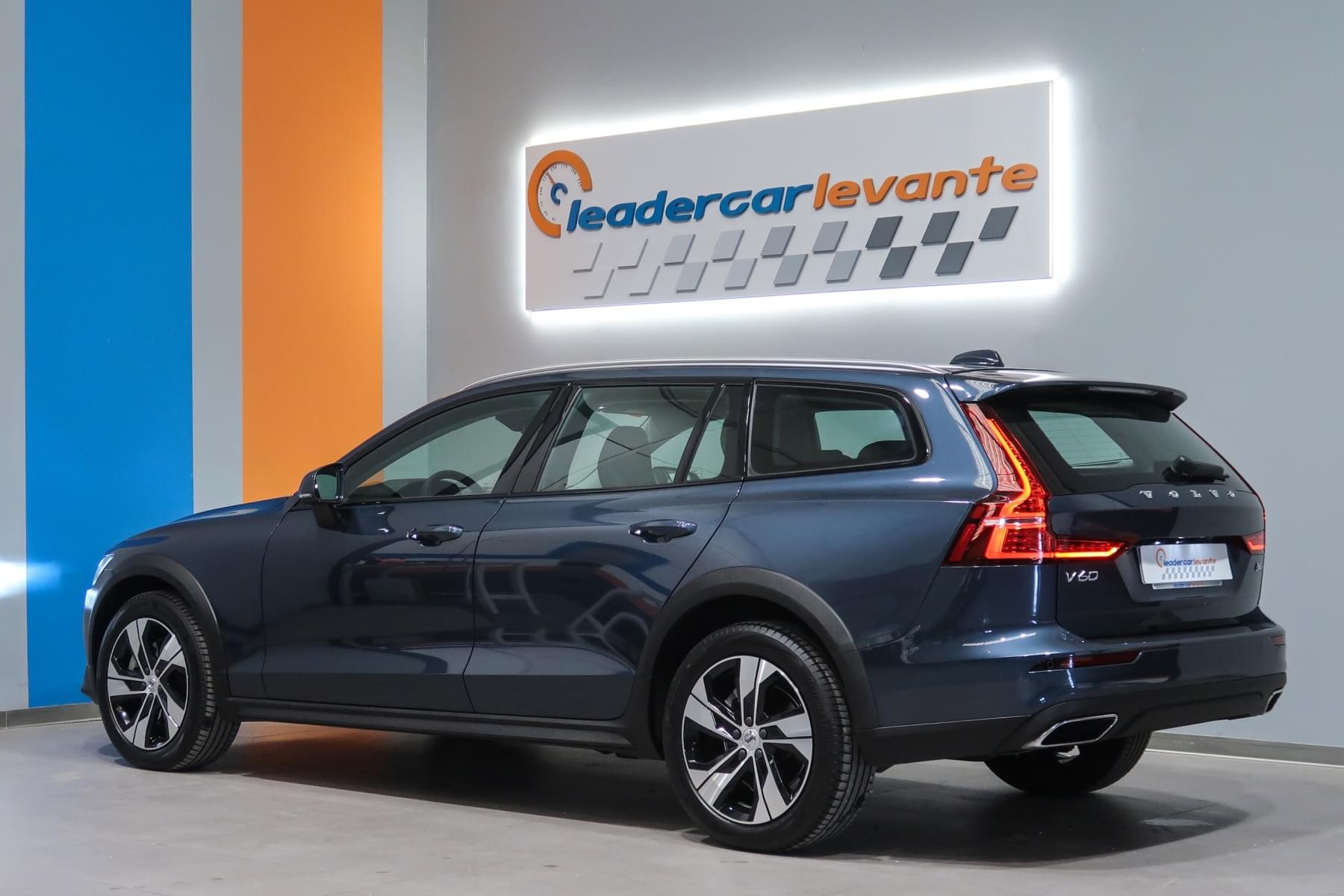VOLVO V60 2.0 B4 AWD 197CV MOMENTUM 11