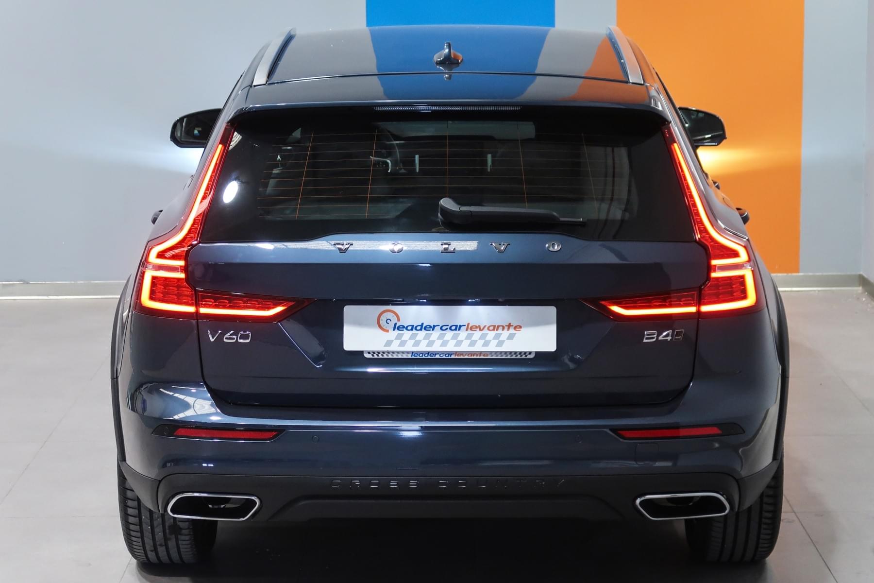 VOLVO V60 2.0 B4 AWD 197CV MOMENTUM 13