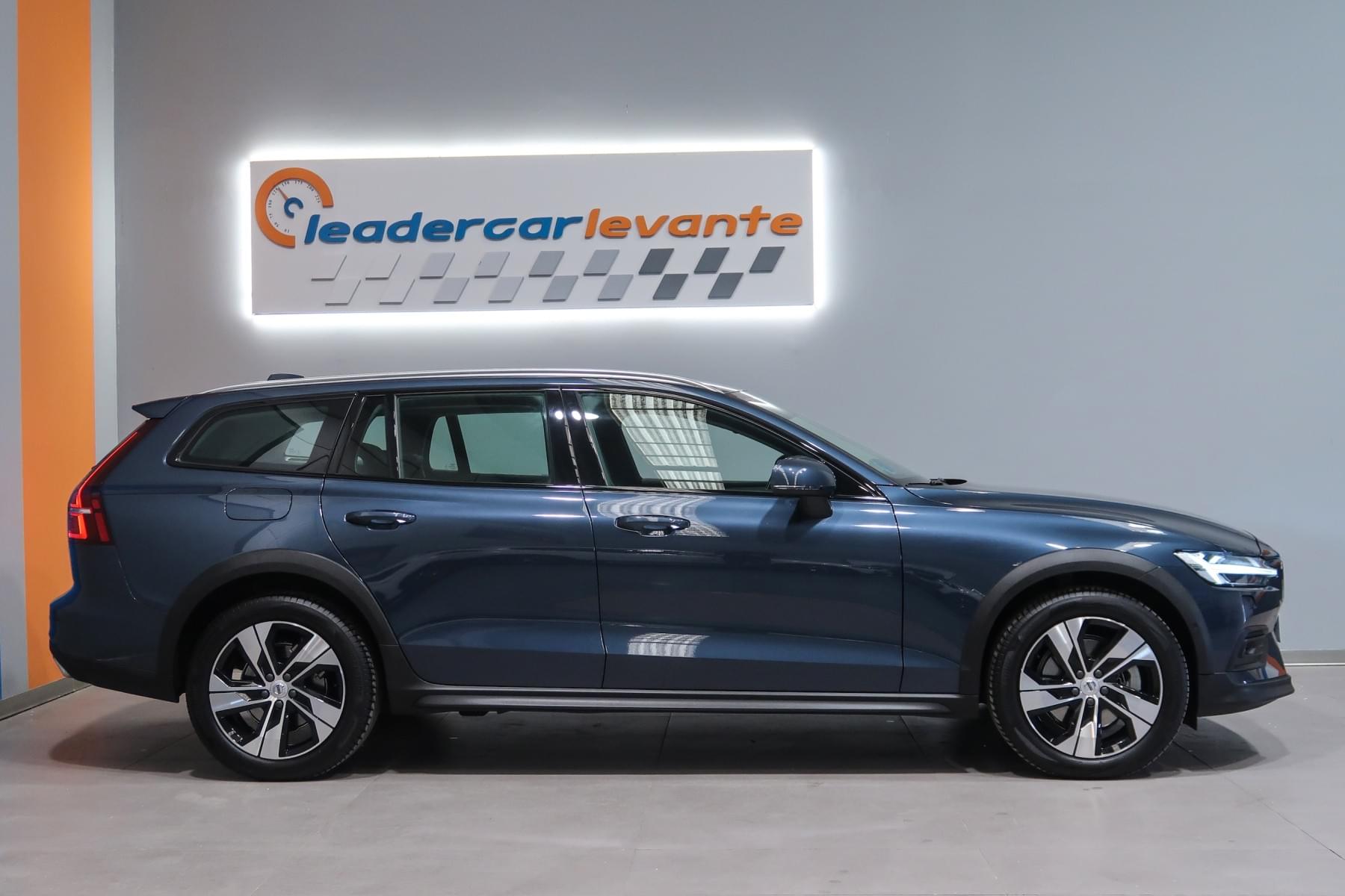 VOLVO V60 2.0 B4 AWD 197CV MOMENTUM 4