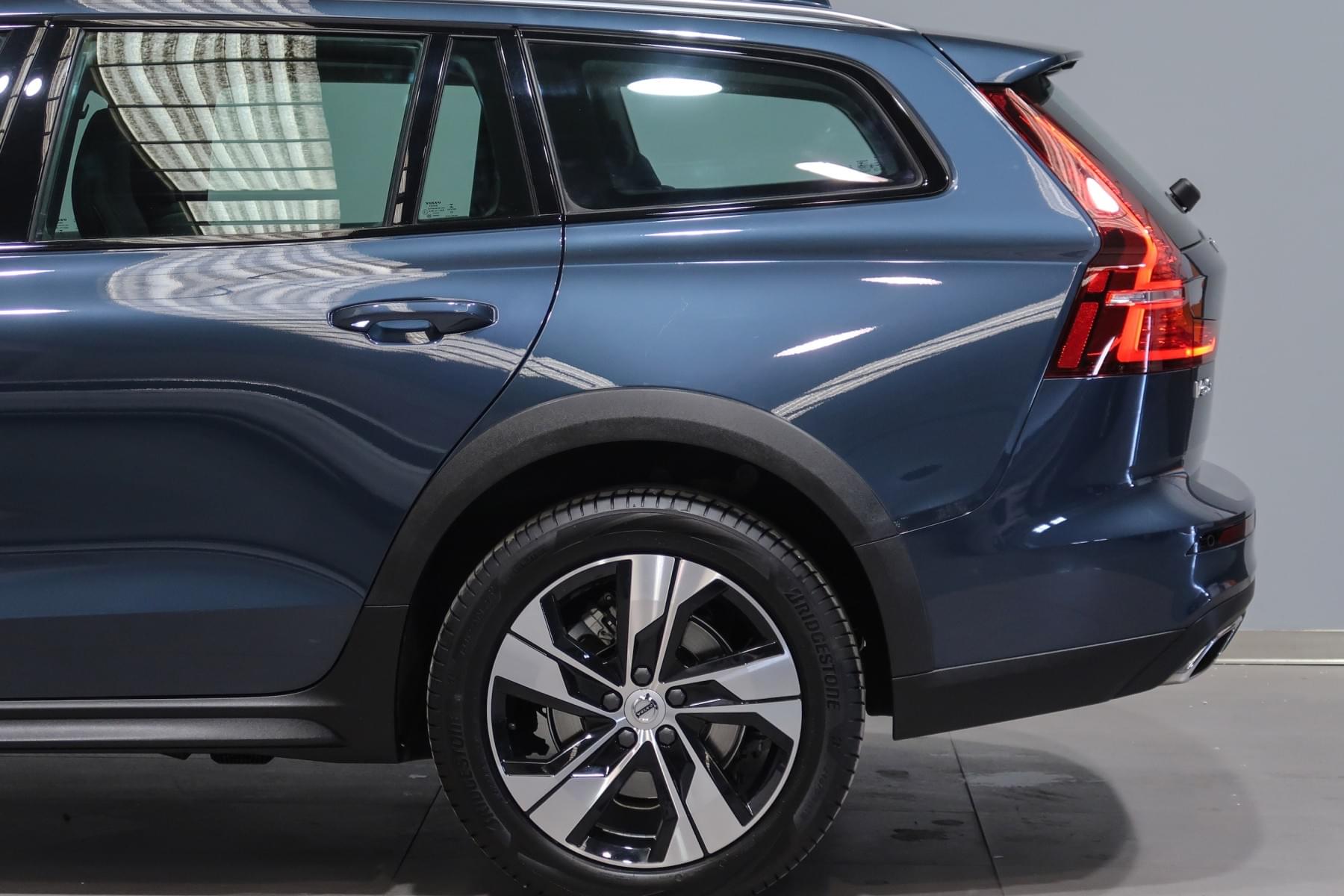 VOLVO V60 2.0 B4 AWD 197CV MOMENTUM 10