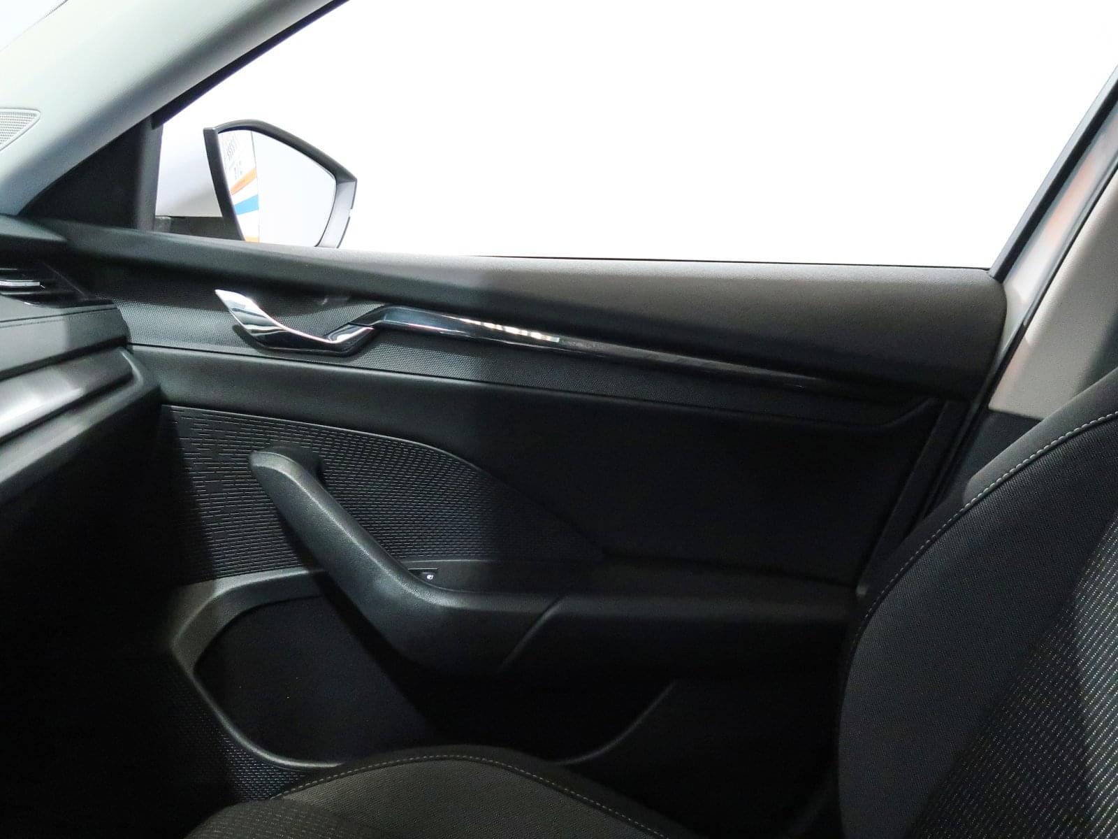 SKODA OCTAVIA COMBI 2.0 TDI AMBITION DSG 150CV 34 