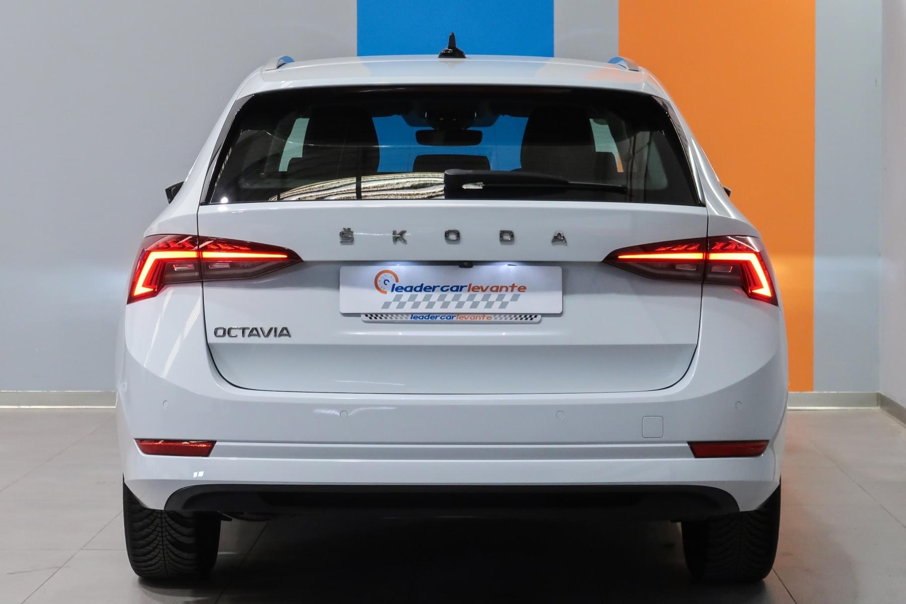 SKODA OCTAVIA COMBI 2.0 TDI AMBITION DSG 150CV 12 