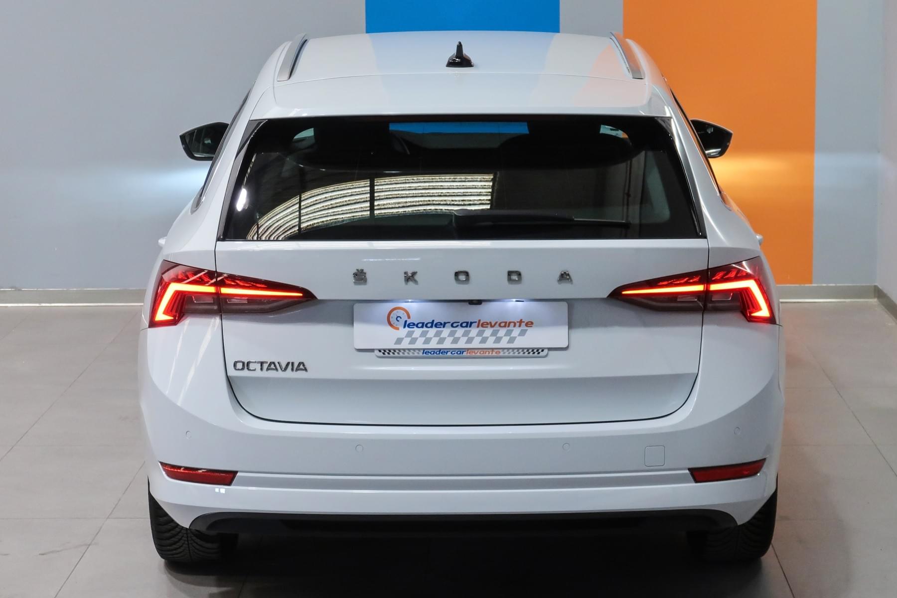 SKODA OCTAVIA COMBI 2.0 TDI AMBITION DSG 150CV 13 