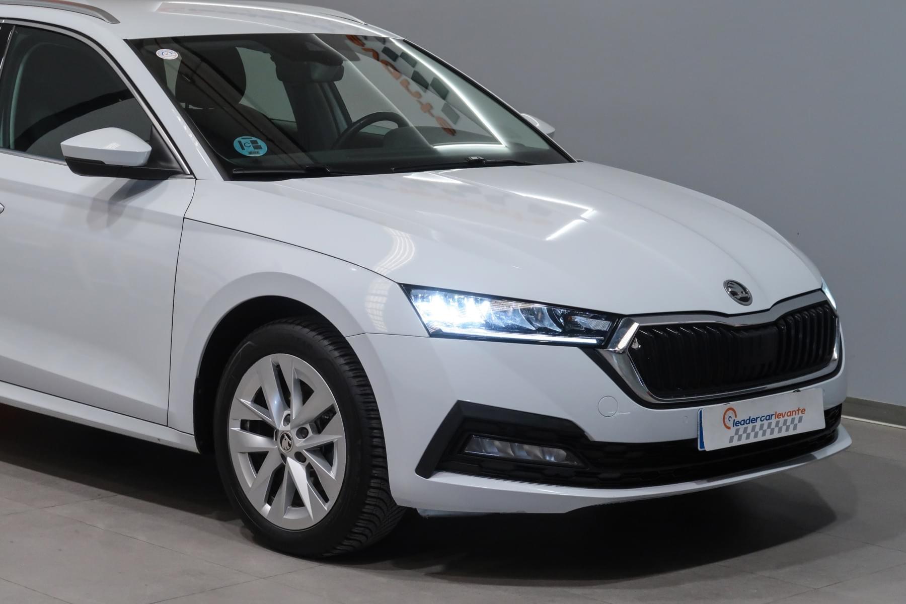 SKODA OCTAVIA COMBI 2.0 TDI AMBITION DSG 150CV 7 