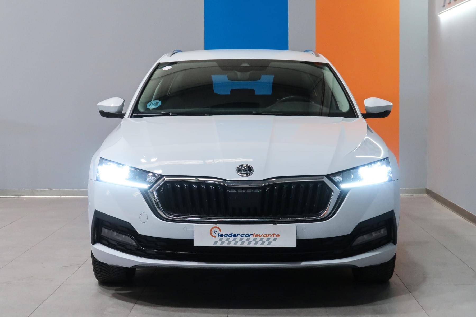 SKODA OCTAVIA COMBI 2.0 TDI AMBITION DSG 150CV 3 