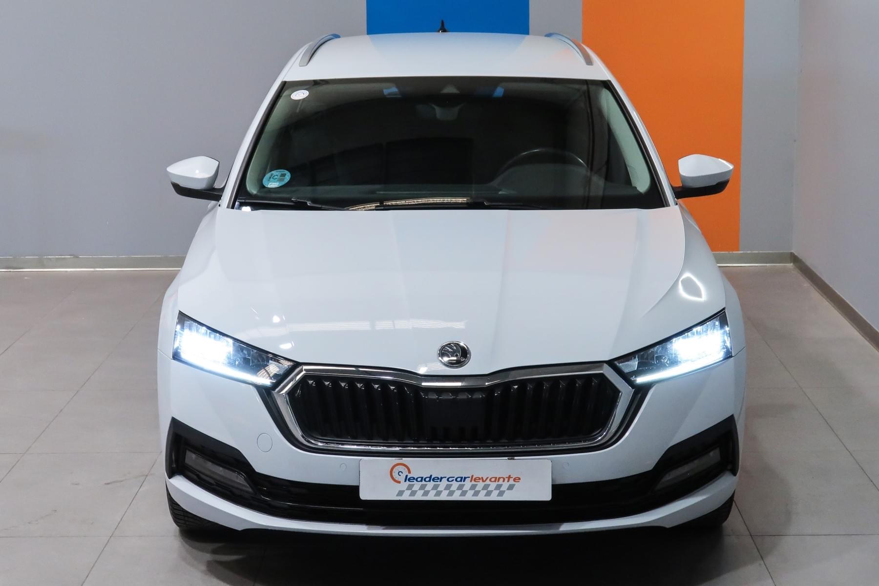 SKODA OCTAVIA COMBI 2.0 TDI AMBITION DSG 150CV 8 